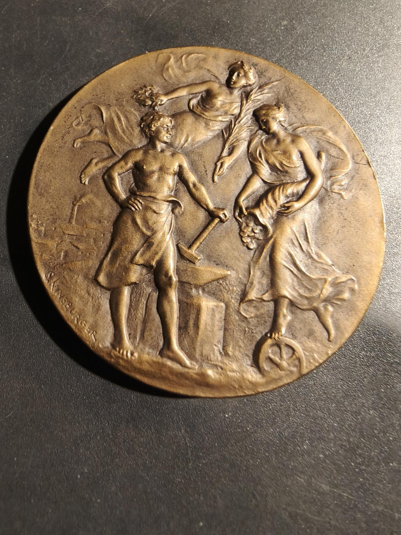 老王徽章第180期 法国国家建筑材料与采石产品行业联盟大铜章   原盒     直径50mm    重量61.4g