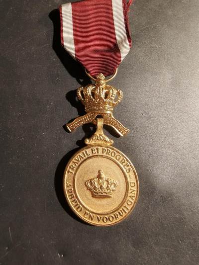 老王徽章第180期 - 比利时金级王冠奖章