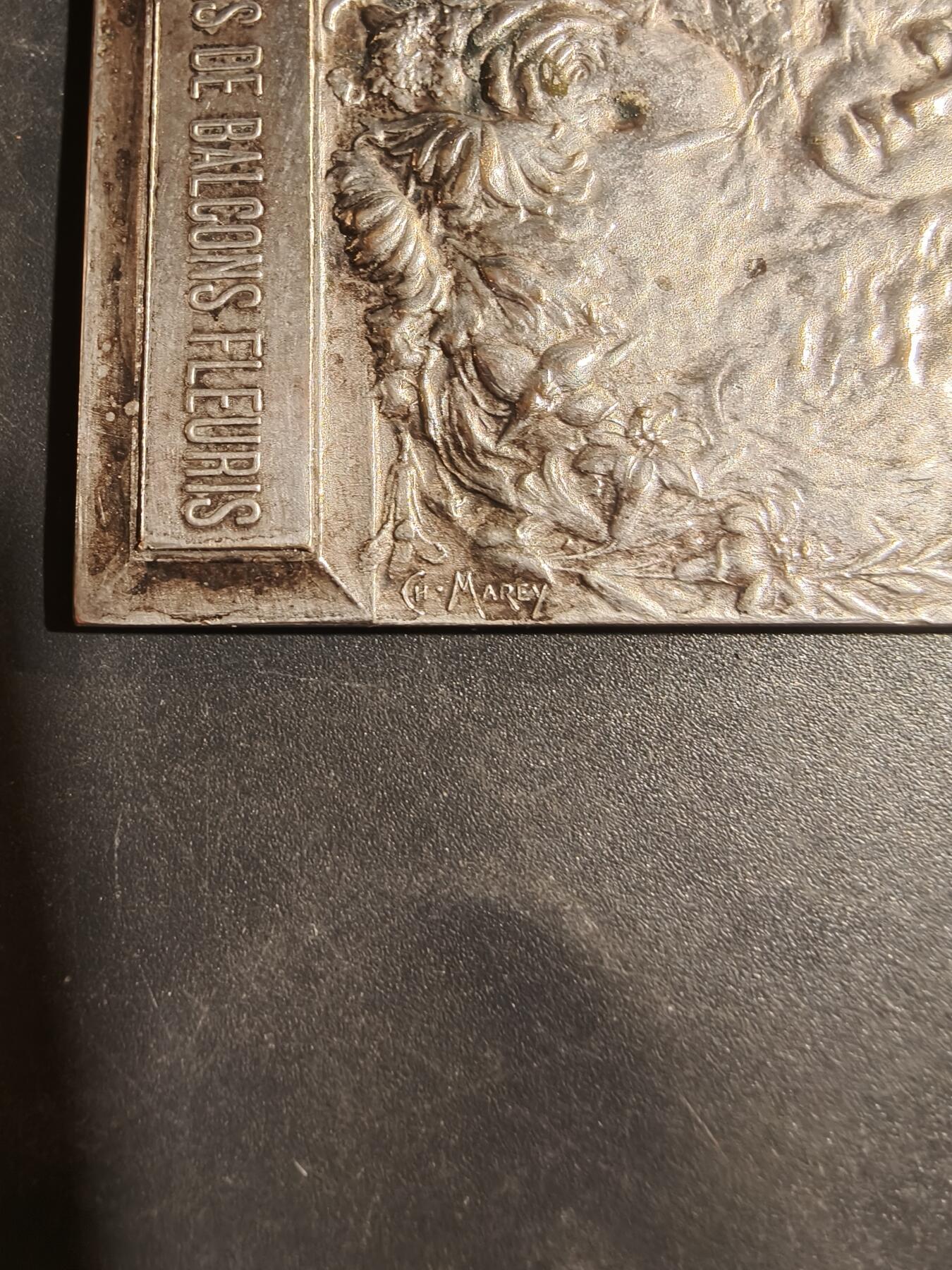 老王徽章第180期 法国窗台花卉竞赛方形镀银大铜章     带盒子    尺寸46×64mm    重量67.3g     G.Marey作品