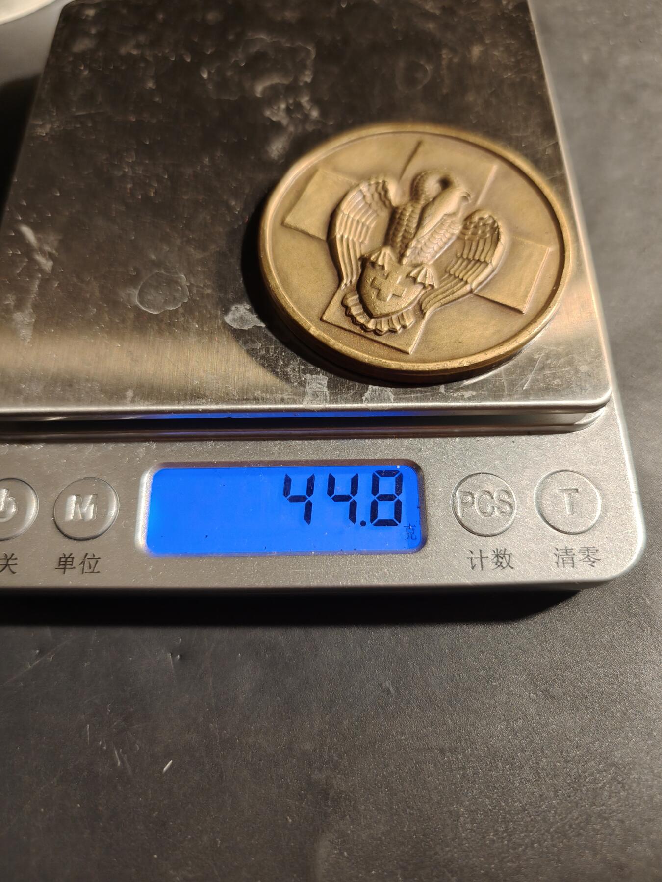 老王徽章第180期 比利时红十字会无偿献血纪念章    原盒     直径50mm     重量44.8g