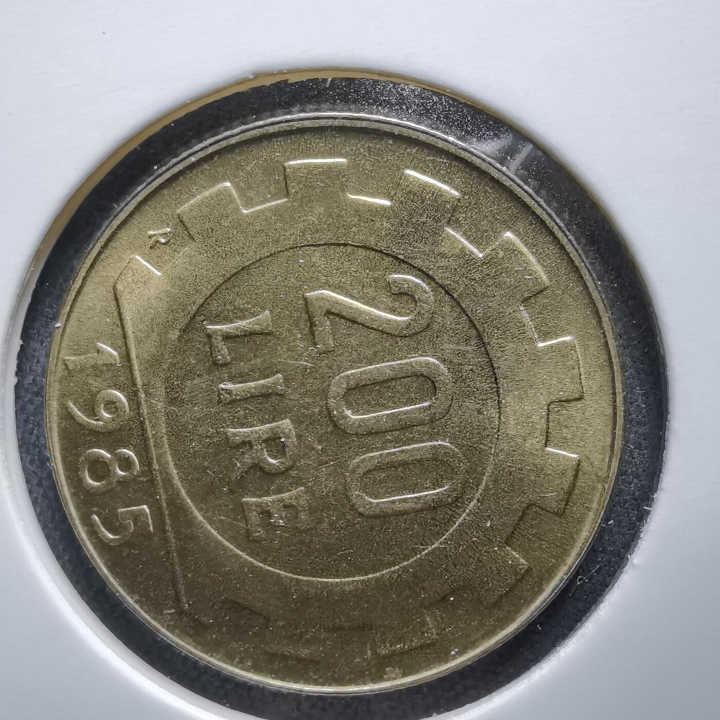 沼泽如烟--第985场 意大利1985年200里拉