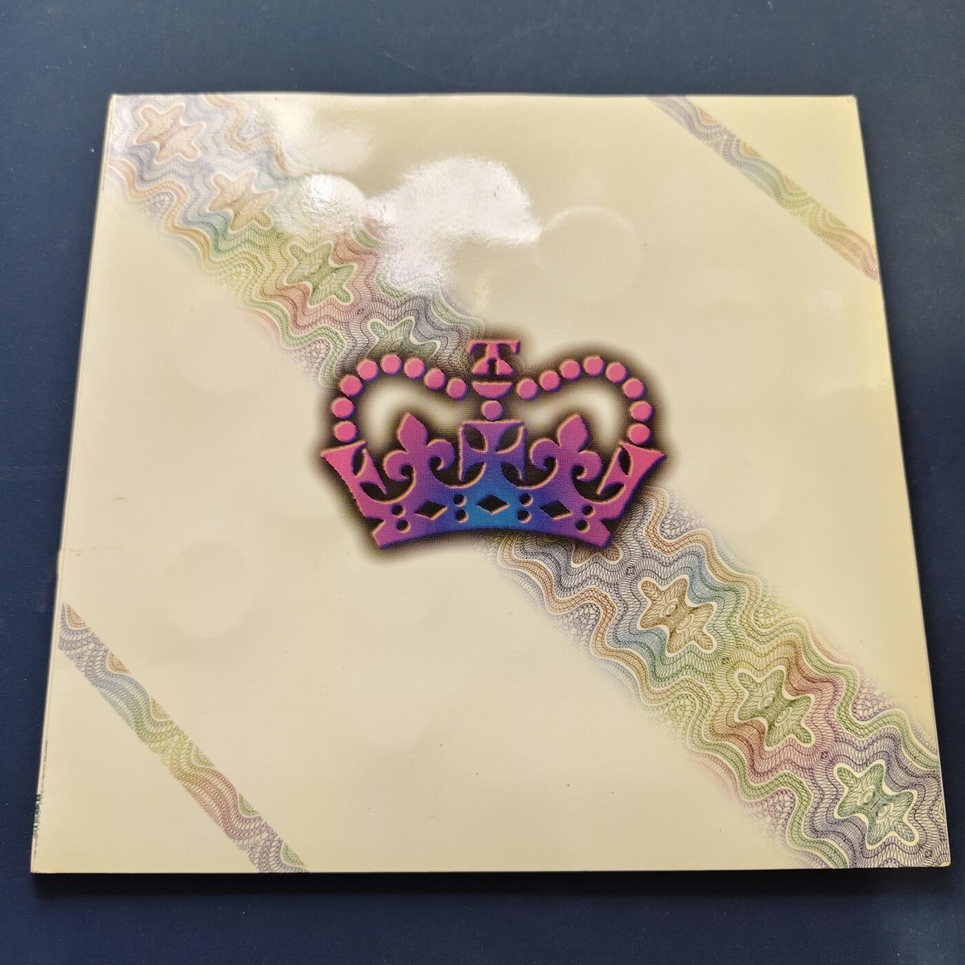 【全场包邮】纯粹捡漏拍501场-持续更新中 香港硬币护照（乔六-女王钱册装26枚）+香港1997回归官方封装纪念版套币-2册一组