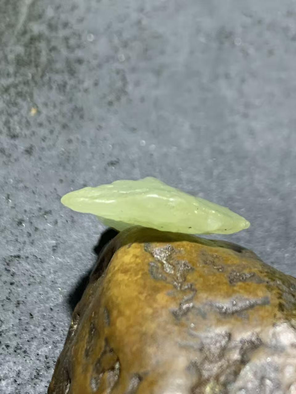 新疆戈壁料风化纹和田玉青白玉小原石一颗