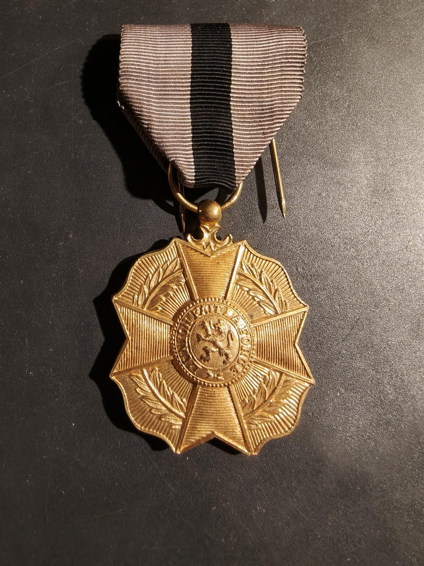 老王徽章第180期 比利时金级利奥波德二世奖章    早期单法语版