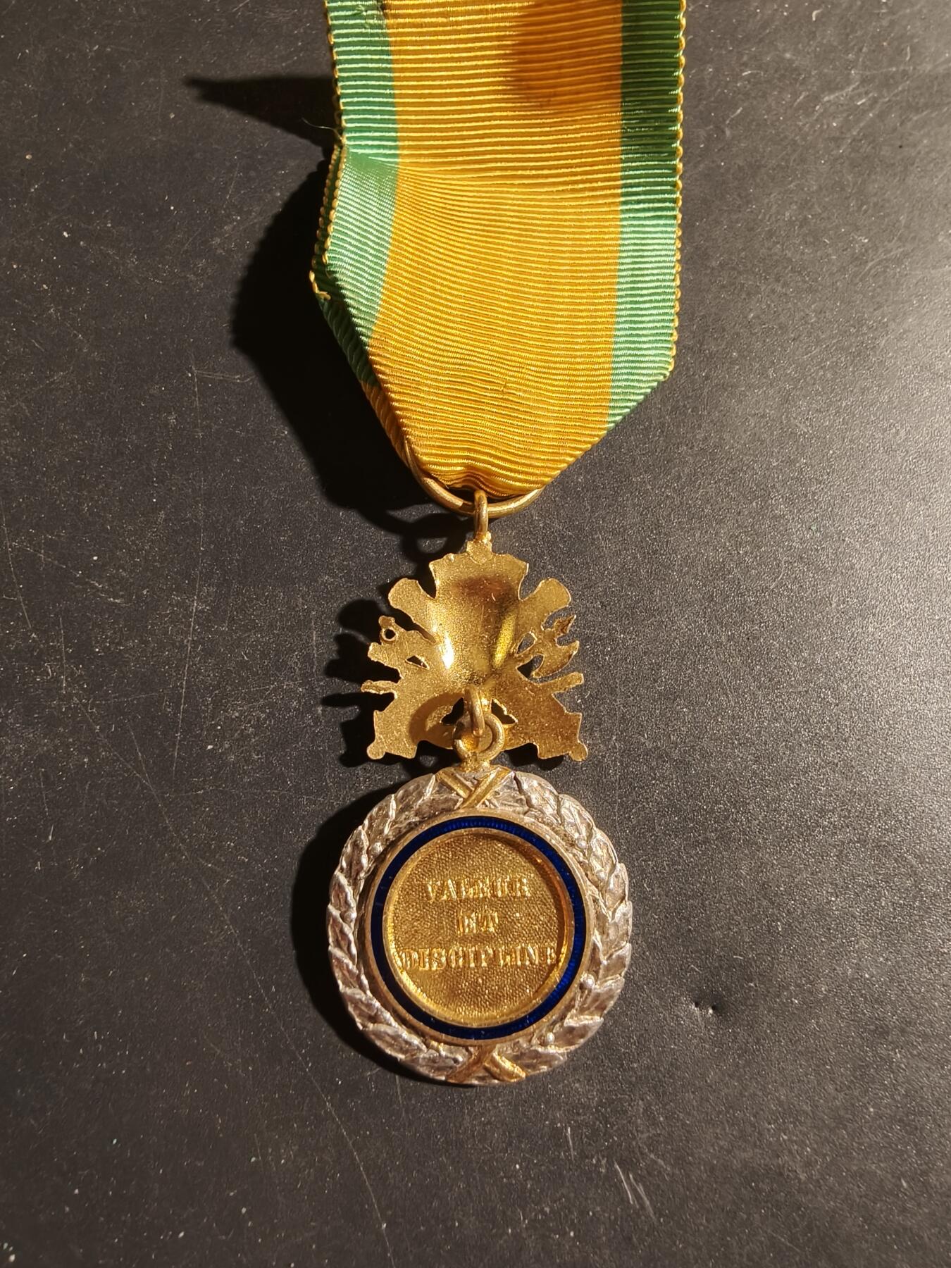 老王徽章第180期 法国四共军事奖章