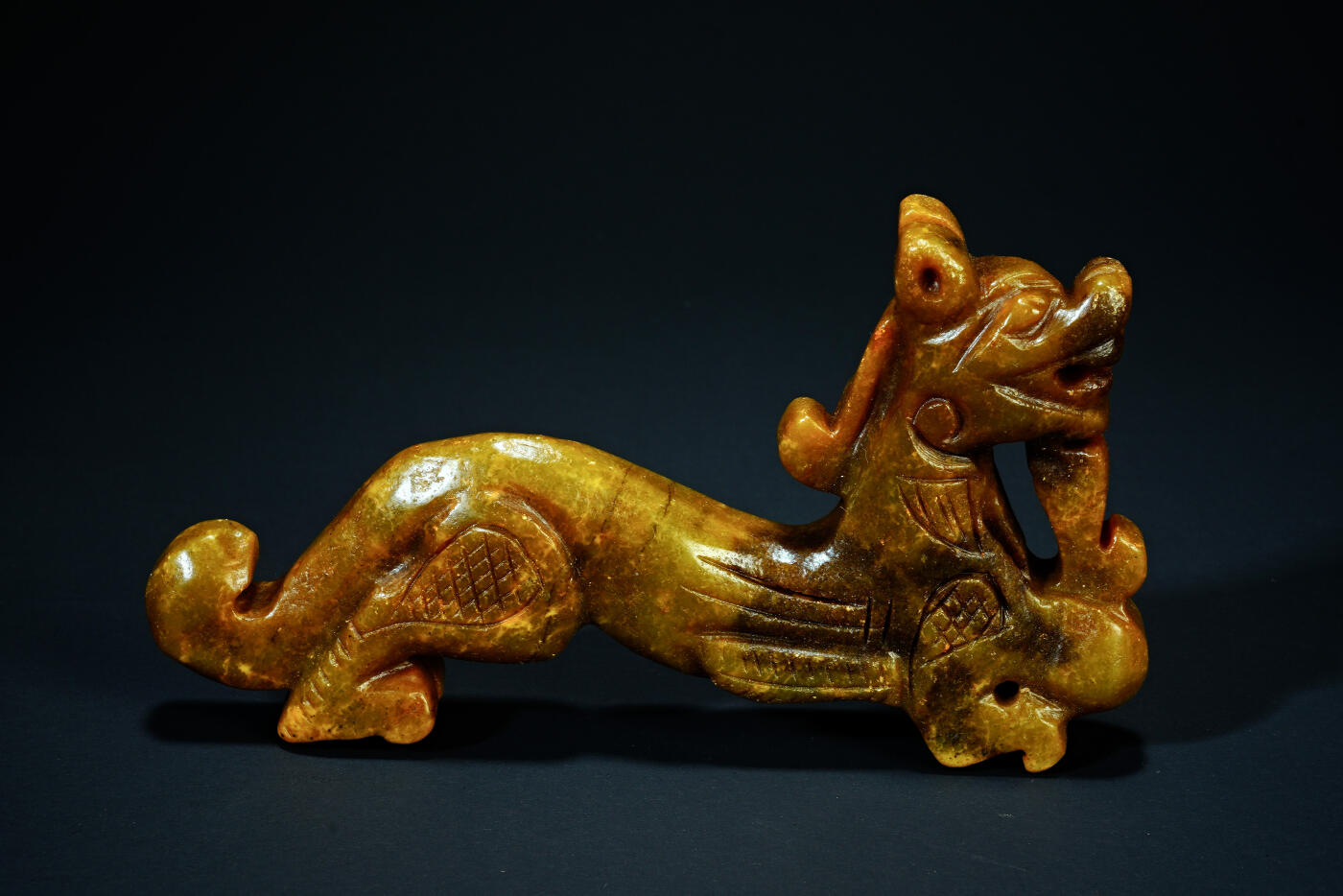 上海都达杂项专场二十一（全场包邮） 古玉玉龙抱珠90-64