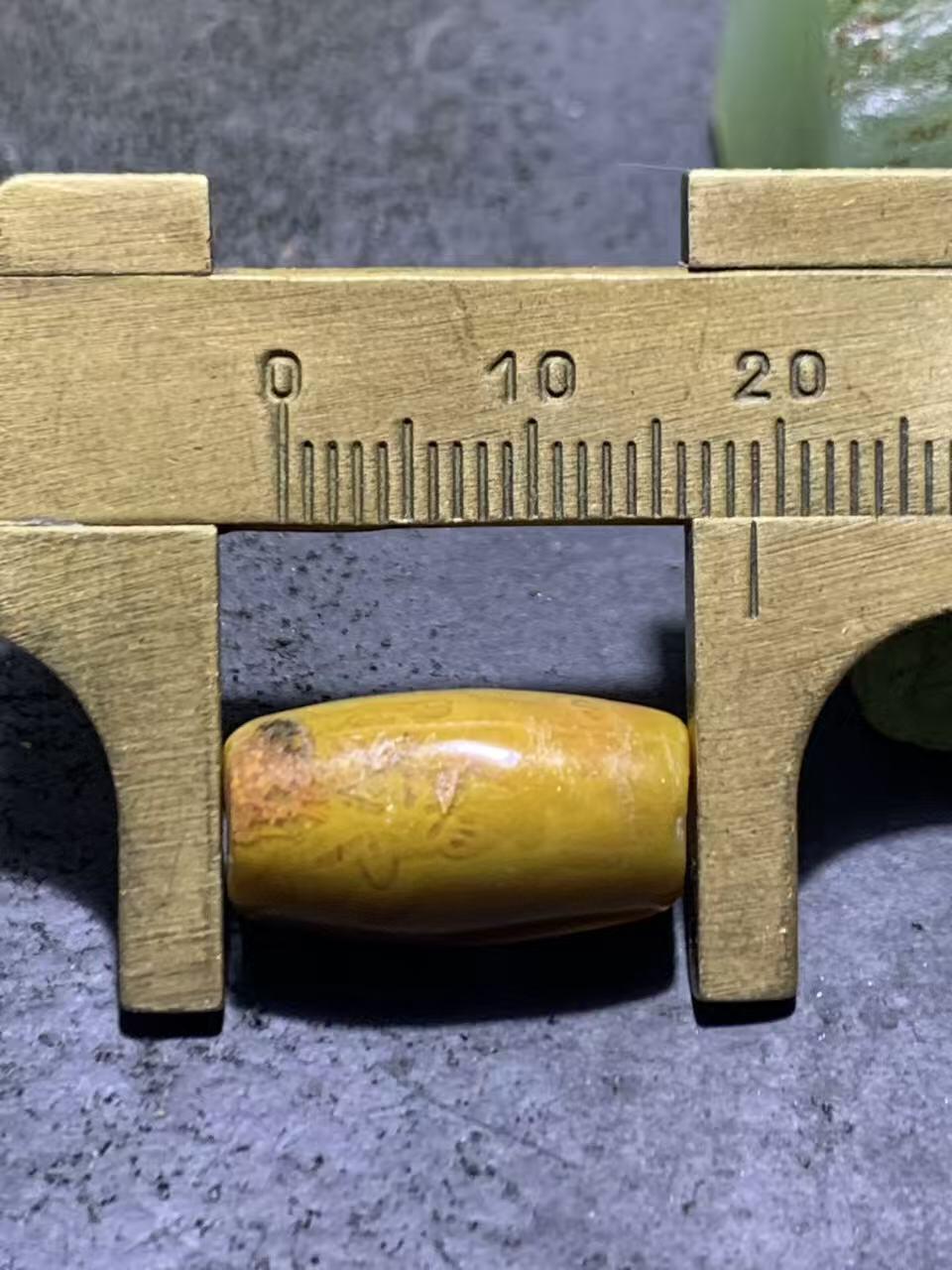 冰飘草花纹战国红玛瑙通货桶珠一颗！