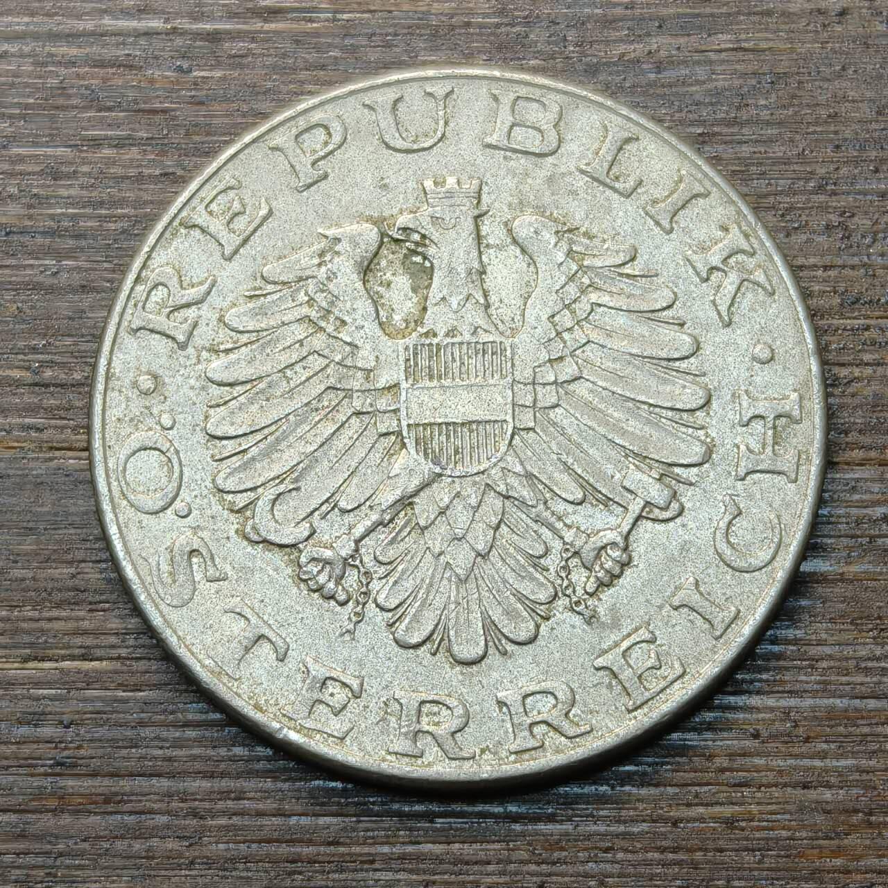 【铜匠收藏】★第146★散币专场 不寄存，30包邮。不满30元，支付5元运费。《接受代拍 代送NGC评级》 13【无寄存】奥地利 1976年 10先令 民族少女