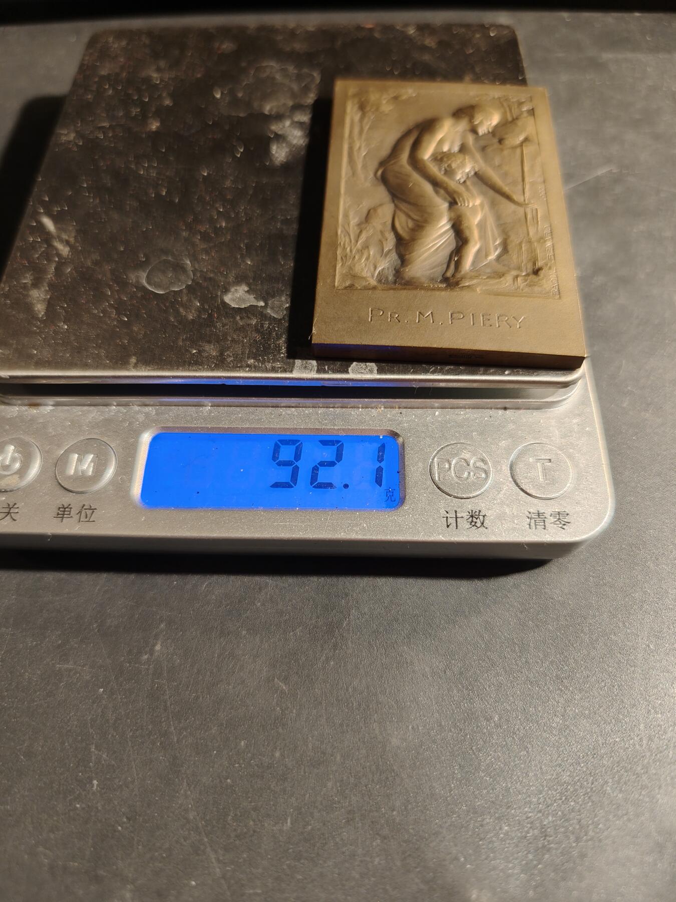 老王徽章第180期 法国1928年医学院学生前往水疗和气候站的旅行方形大铜章     尺寸42×68mm     重量92.1g