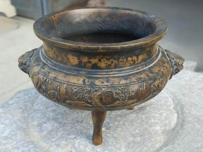 乡下拆迁淘得，清代三足兽头，松竹梅纯铜小香炉一件。包浆浑厚皮克老辣，品相一流，满工完整牢固值得拥有。 尺寸直径16口径11.5高10cm重1公斤。 - 乡下拆迁淘得，清代三足兽头，松竹梅纯铜小香炉一件。包浆浑厚皮克老辣，品相一流，满工完整牢固值得拥有。 尺寸直径16口径11.5高10cm重1公斤。