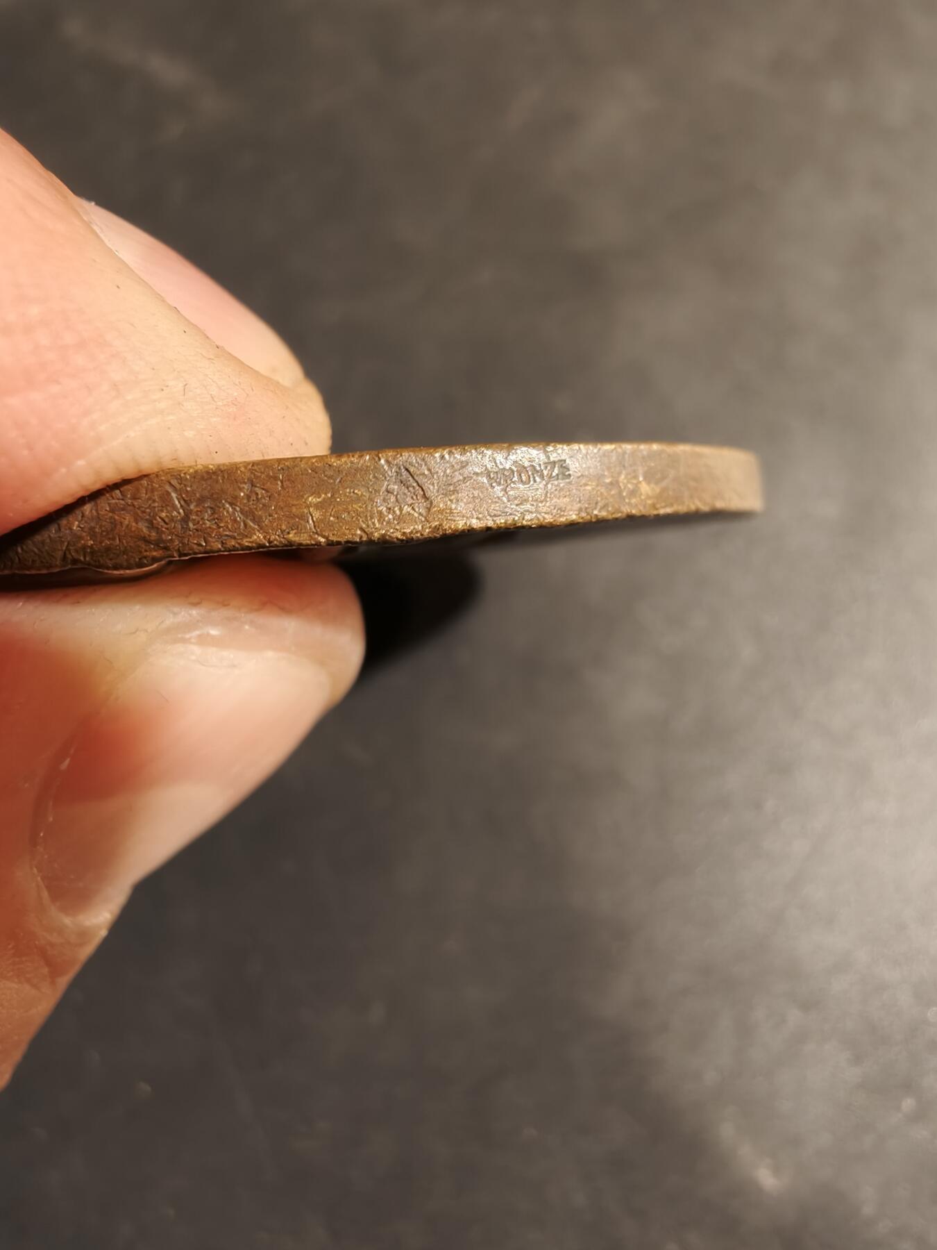 老王徽章第180期 法国及殖民地小号、猎号、鼓和号角爱好者联盟大尺寸铜奖章     直径45mm     重量41.1g