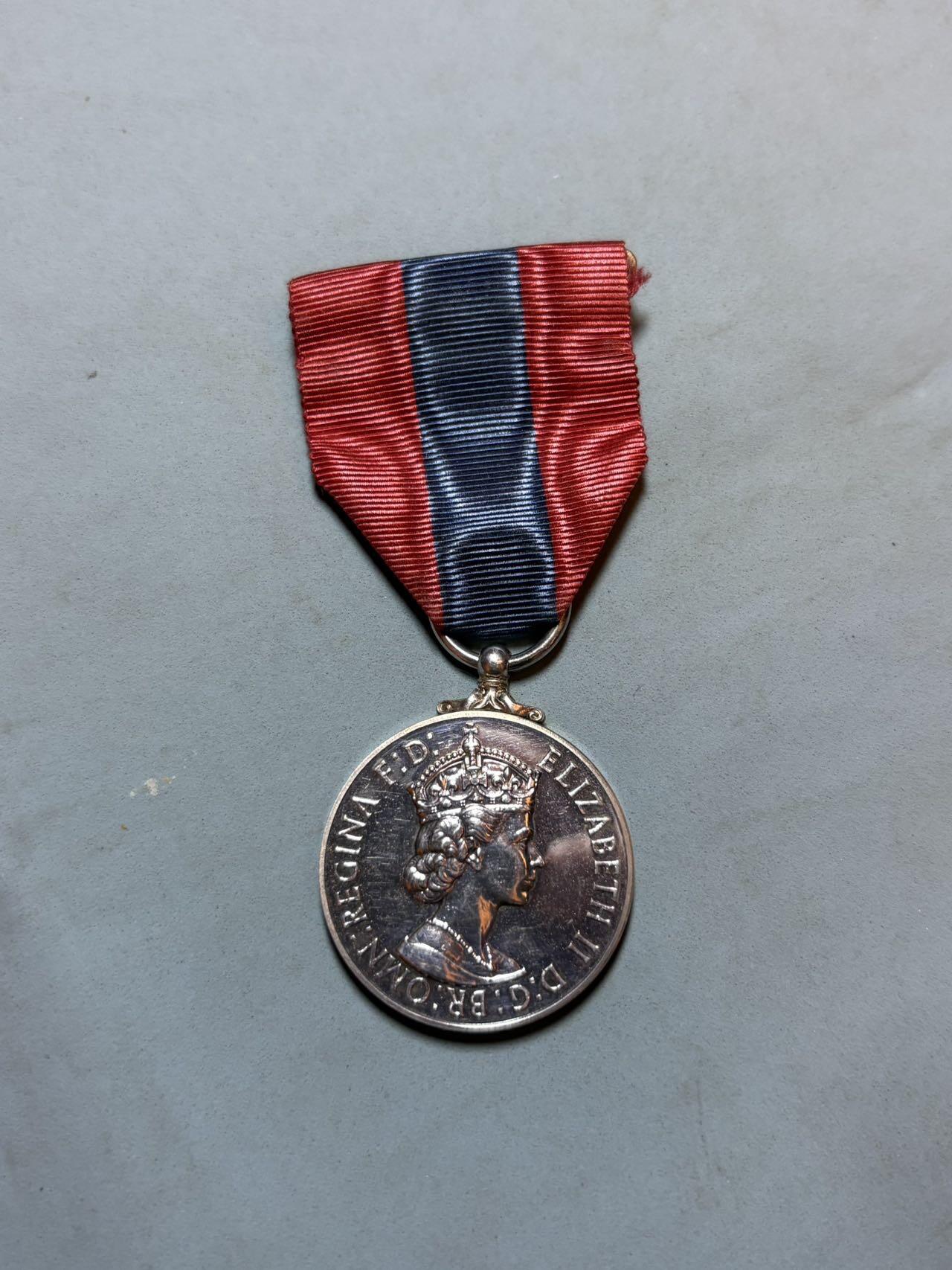 盛世勋华——号角文化勋章邮票专场拍卖第304期 英国帝国服务奖章 银制带原盒 重30克，银价600+