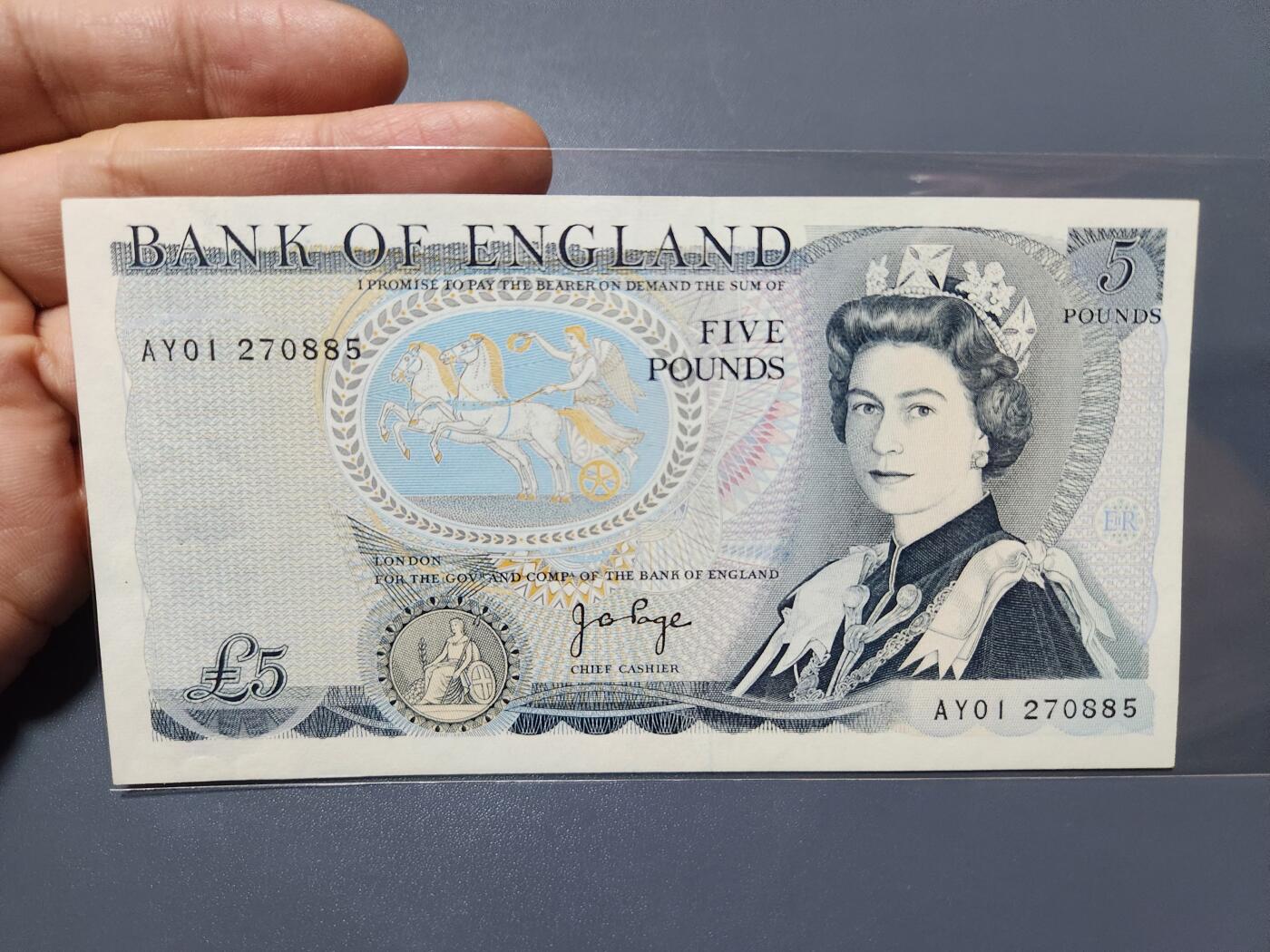 2月5号晚上8点 外国纸币自动截拍第18场 英国5镑 L版暗字 几乎全新