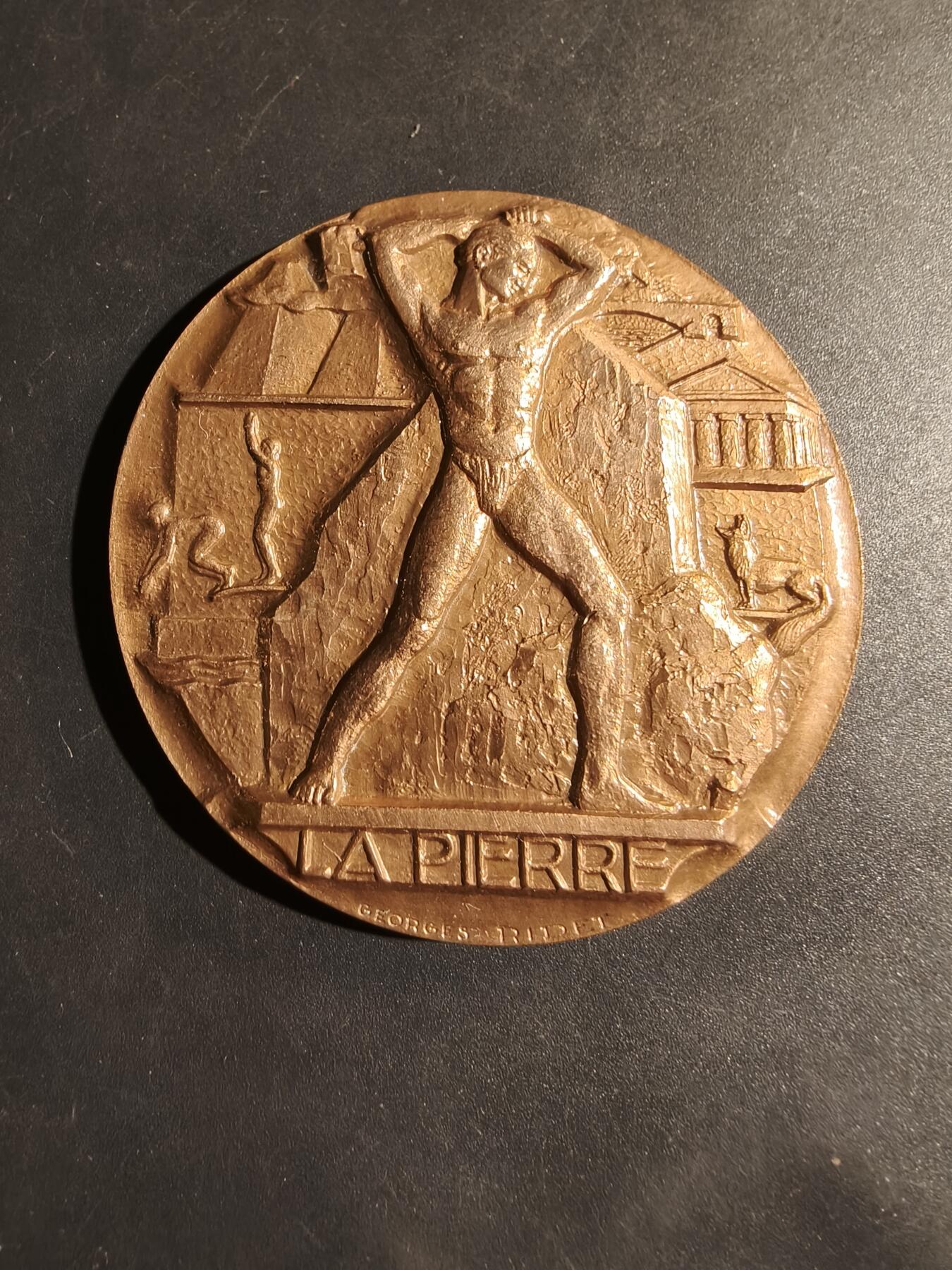 老王徽章第180期 法国建筑业大铜章     原盒     直径58mm    重量100g