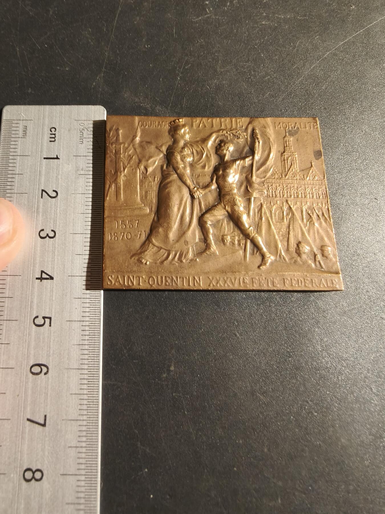 老王徽章第180期 法国体操协会联盟1910年方形大铜章    尺寸54×42mm    重量64.7g      