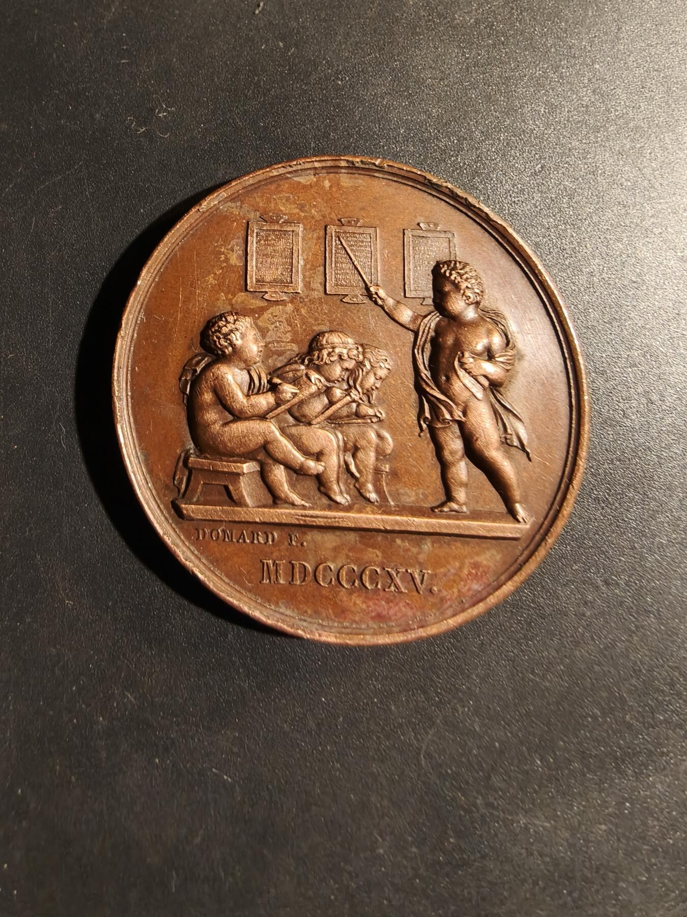 老王徽章第180期 法国基础教育委员会大铜章    教育小天使    亨利杜布瓦作品     直径41mm     重量32.9g