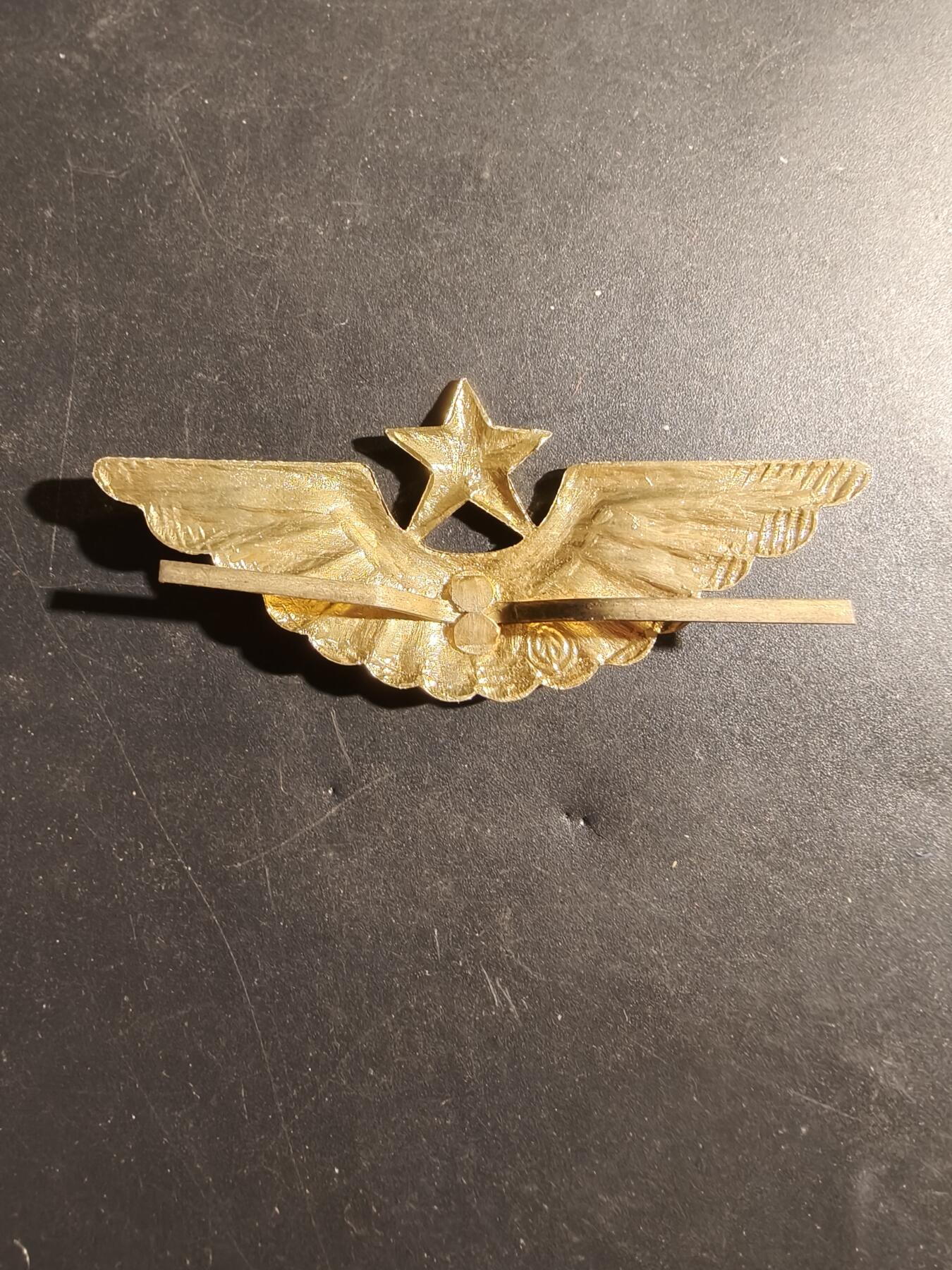 老王徽章第180期 苏联空军飞行员大檐帽帽徽