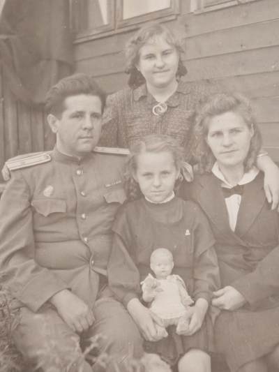 橙子收藏(照片专场)第三期 - 1949年拍摄的苏联军官家庭合影照，属于二战结束后苏联社会重建时期的民间影像遗存。