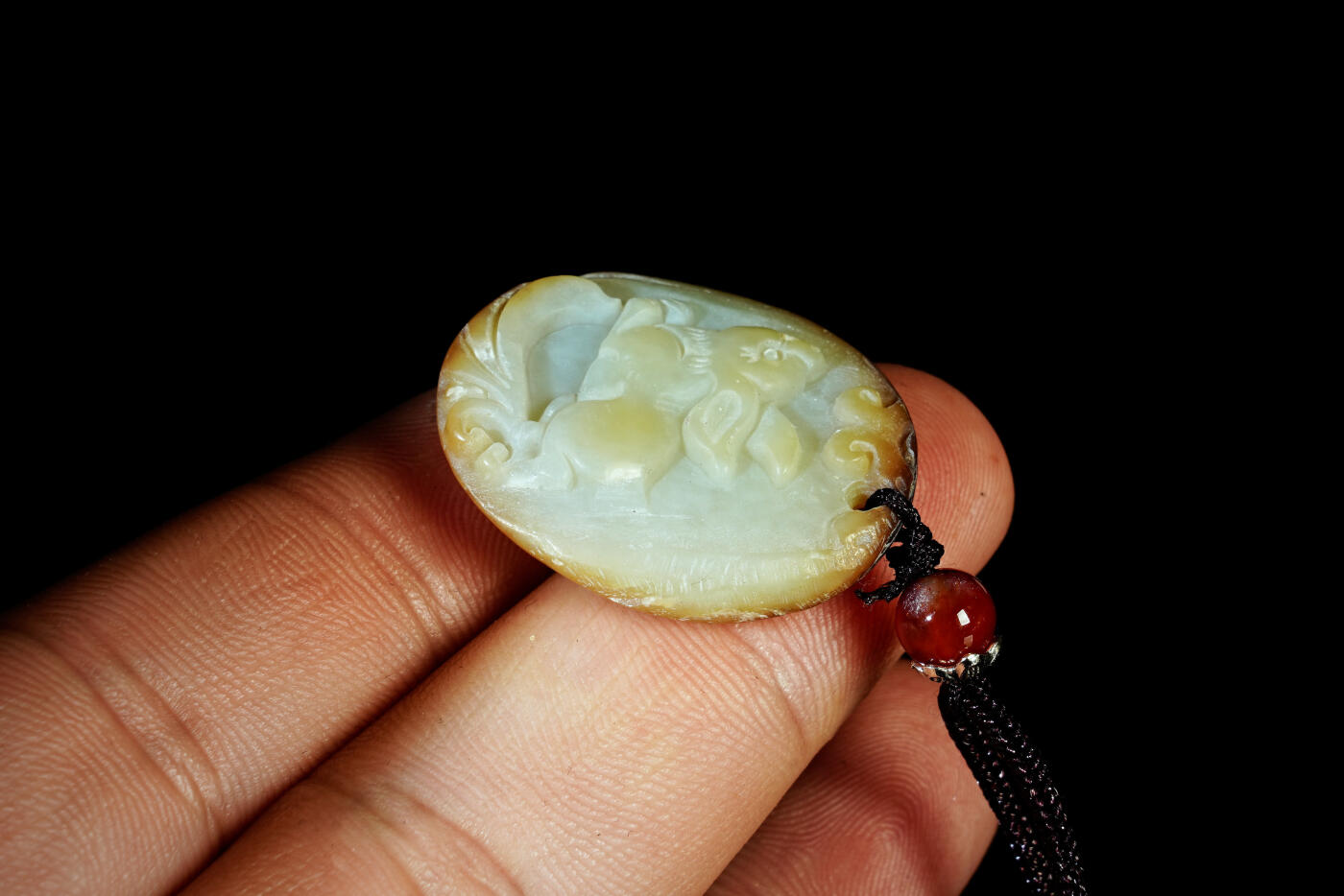 上海都达杂项专场二十一（全场包邮） 天然和田玉精雕《玉兔送福》挂件90-93