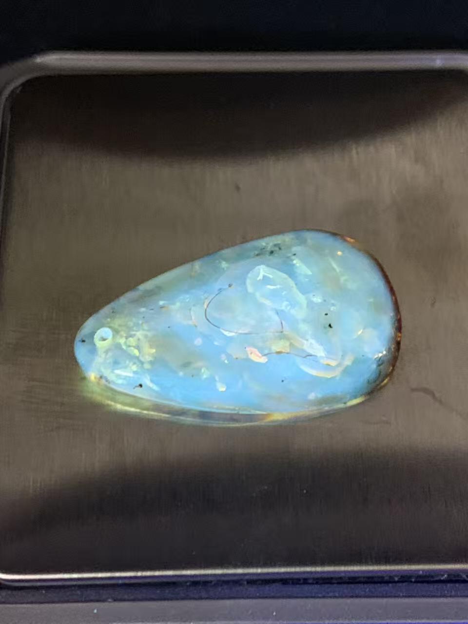 乌克兰花珀通货水滴形吊坠一个，