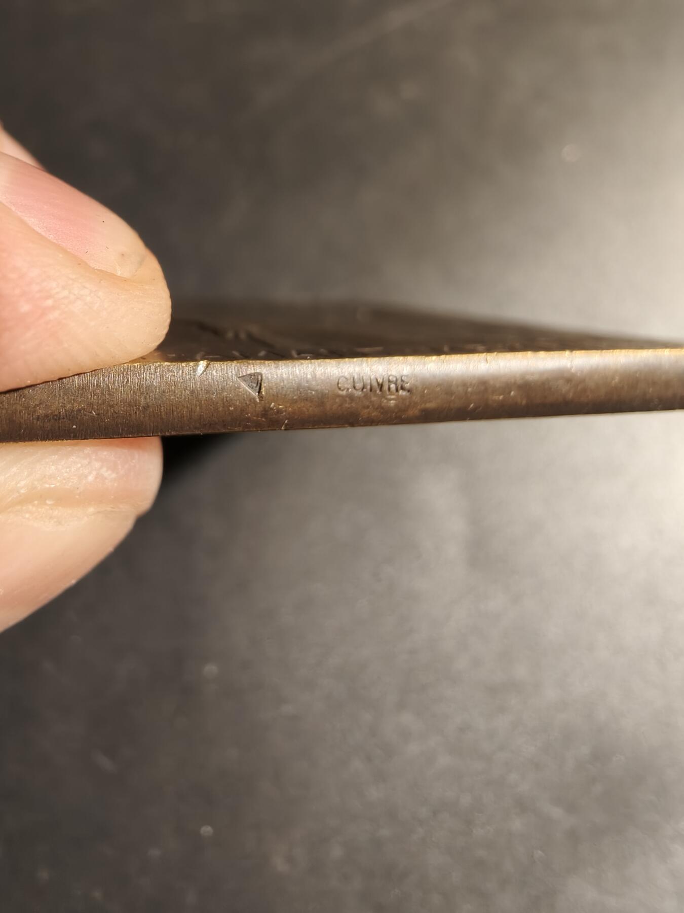 老王徽章第180期 法国婚姻方形大铜章    大师Dropsy作品     尺寸58×52mm     重量83g