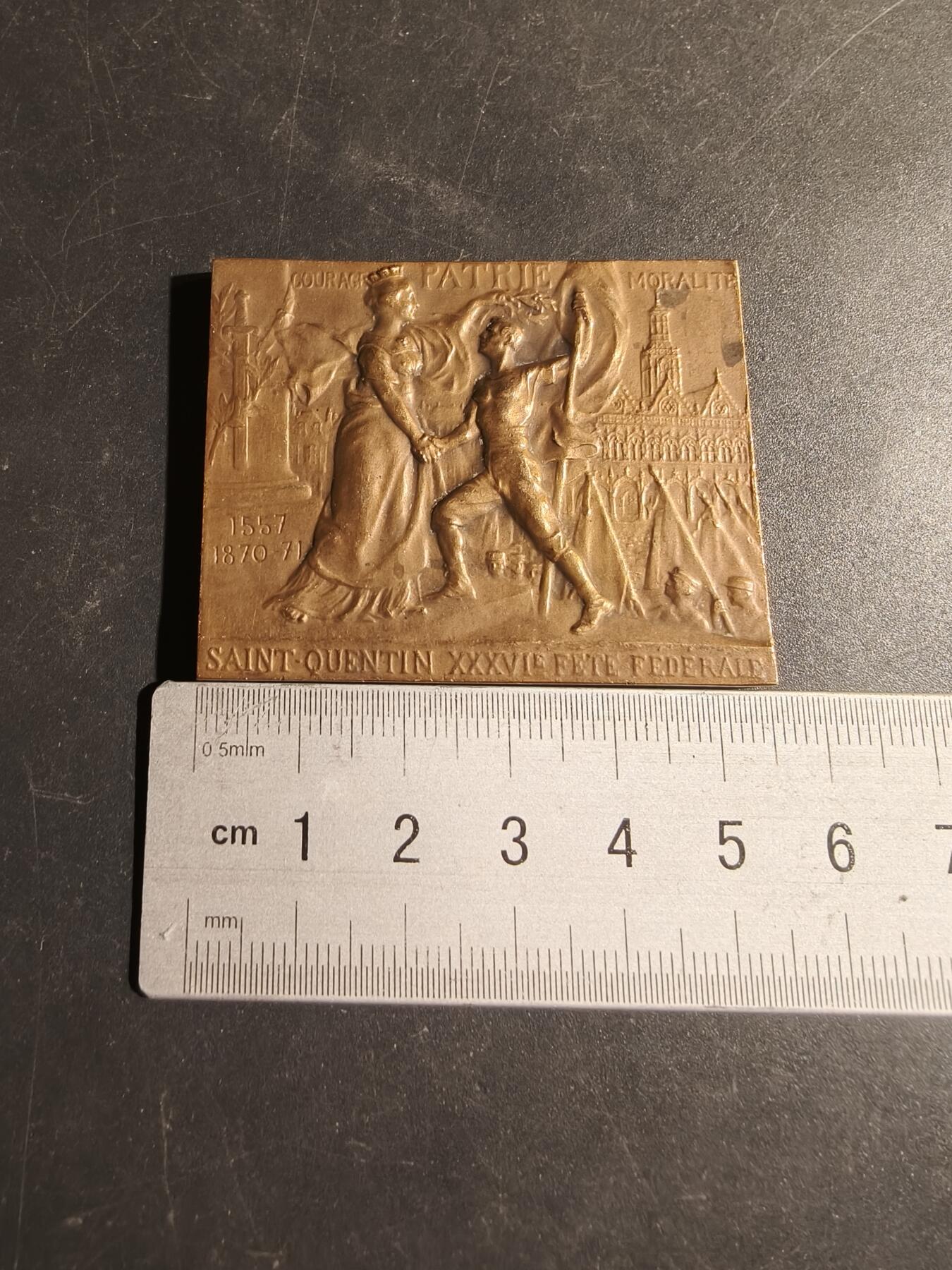 老王徽章第180期 法国体操协会联盟1910年方形大铜章    尺寸54×42mm    重量64.7g      