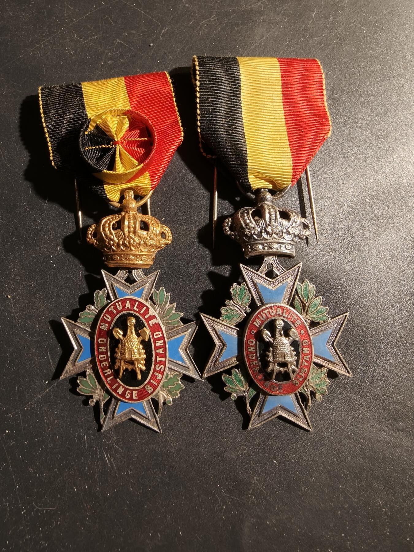 老王徽章第180期 比利时金银级工农业协会特别勋章一组