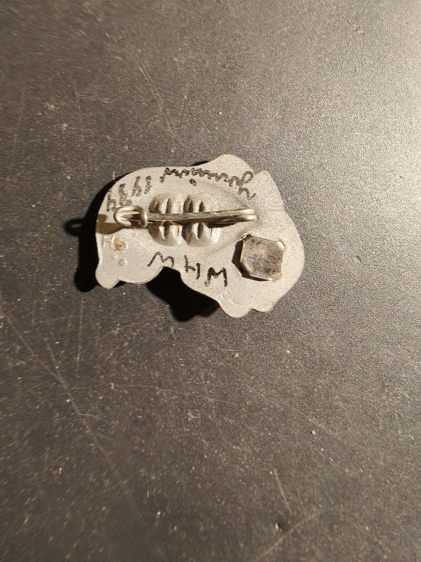 老王徽章第180期 德三冬季救济工厂证章