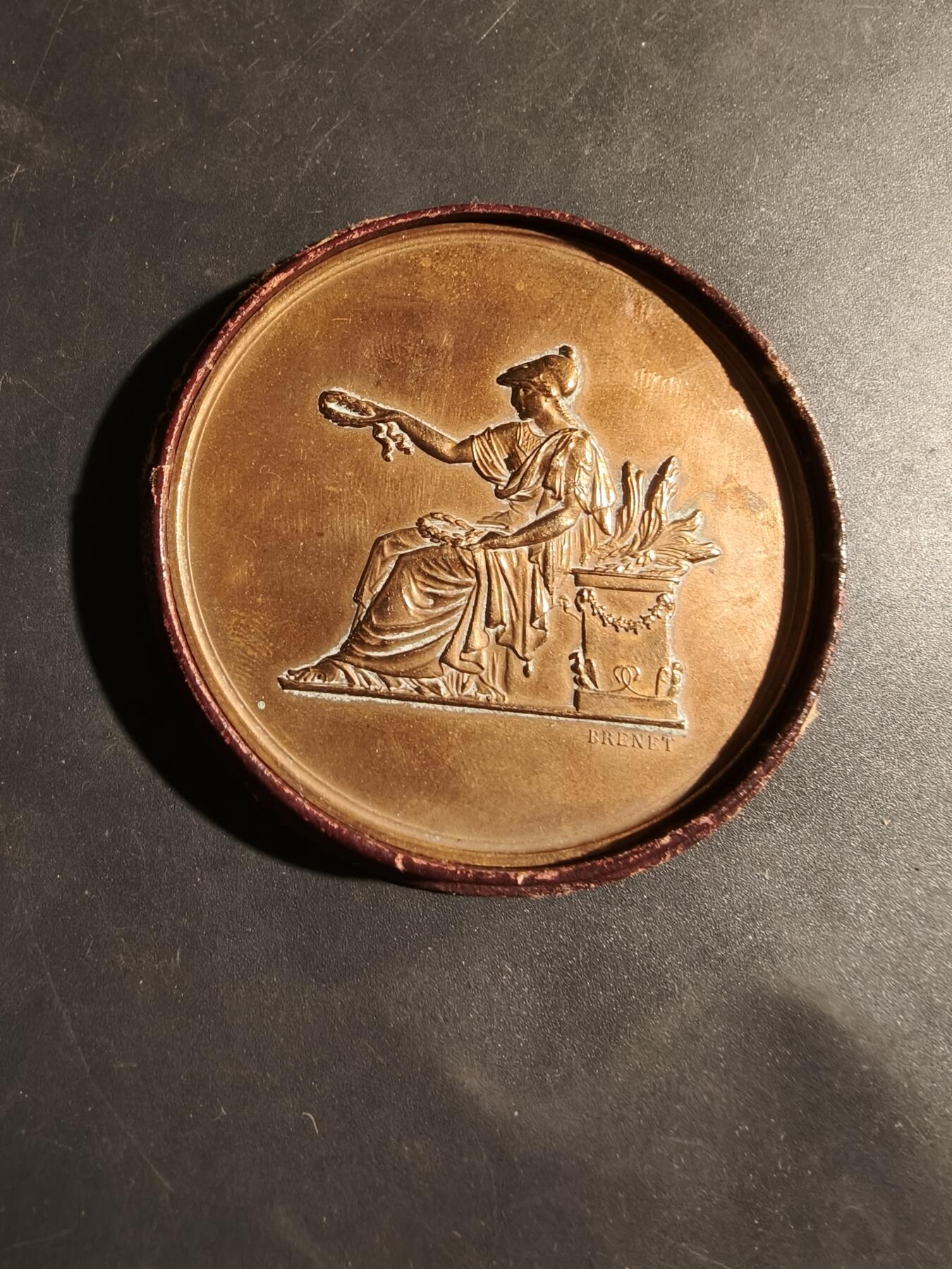 老王徽章第180期 法国教育联盟大铜章    原盒     直径58mm    重量94.6g