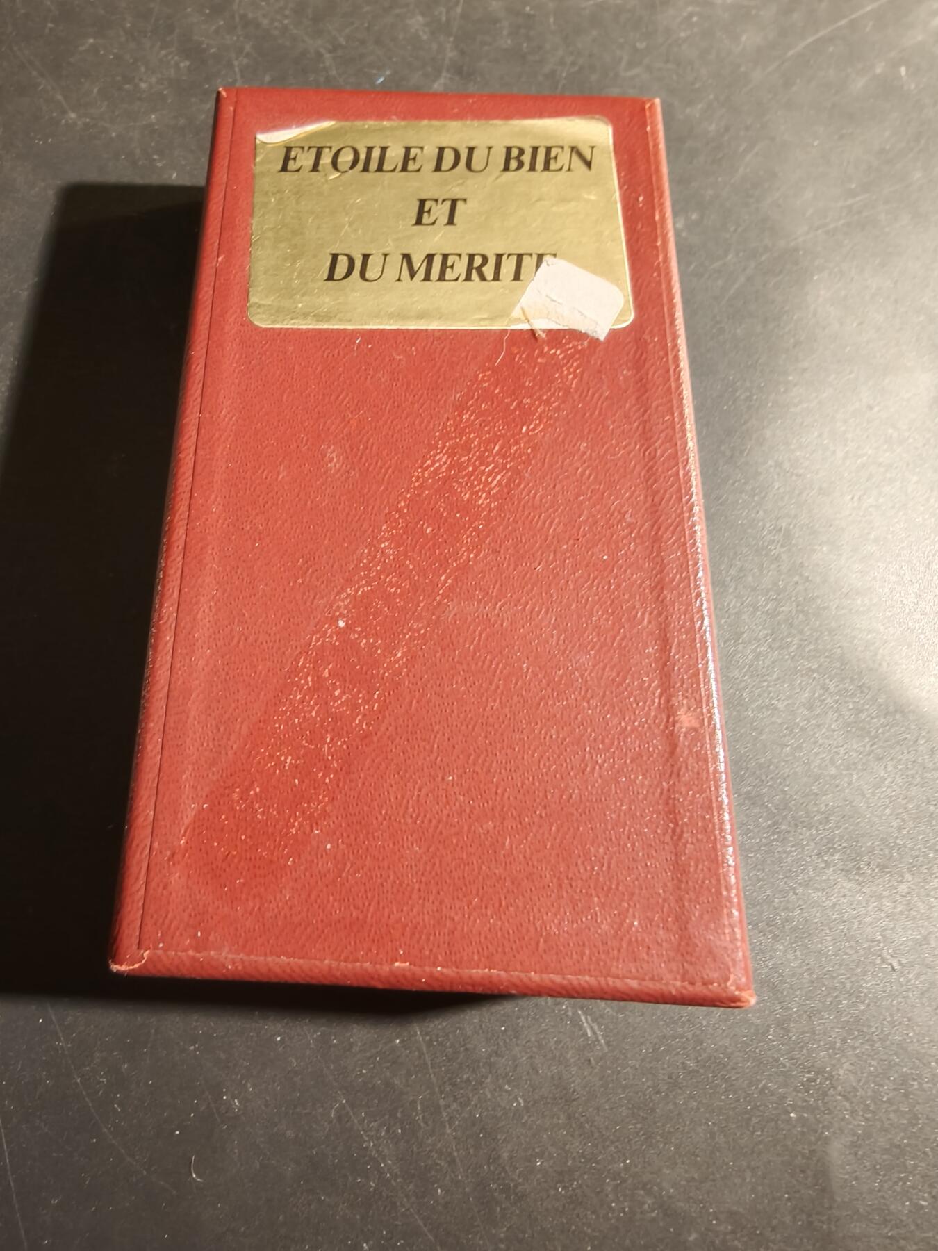 老王徽章第180期 法国骑士级善良与功绩之星勋章    原盒带迷你章