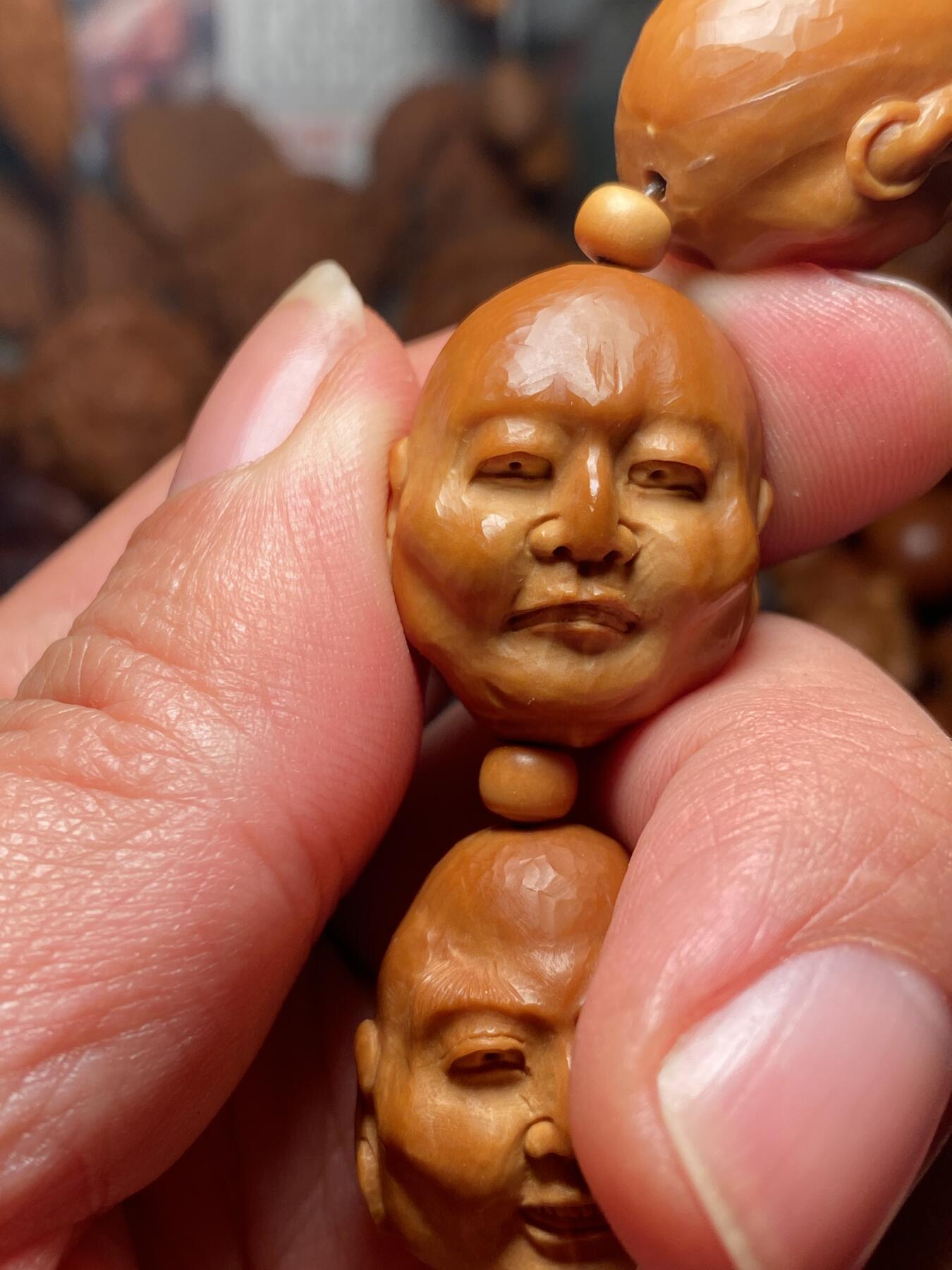 核舟记发源地苏州舟山核雕年末放漏 福利苏工核雕，纯手工雕刻,七星罗汉，个性十足，等待有缘人，市场无同款，尺寸2。15x2.6喜欢的来