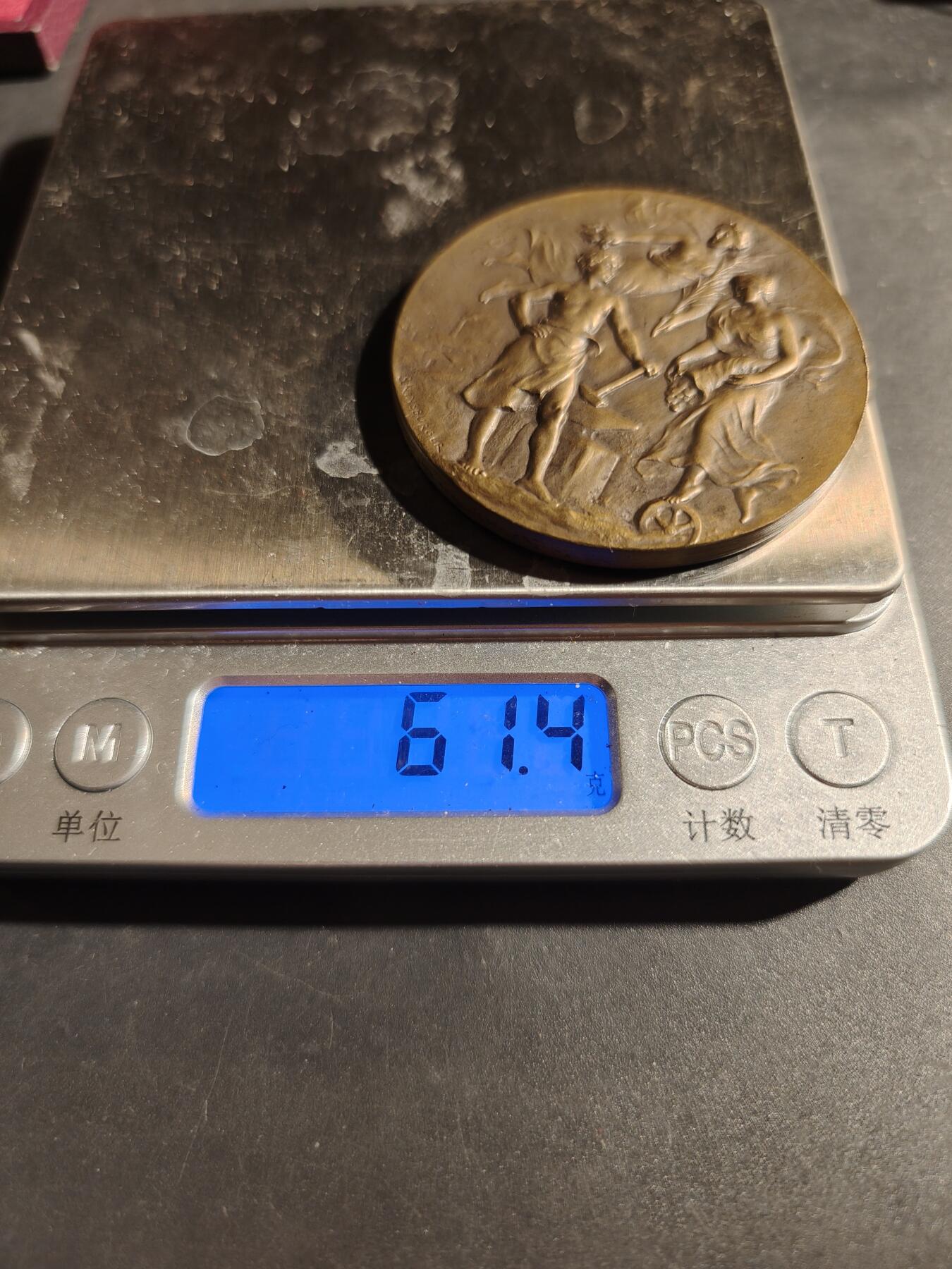 老王徽章第180期 法国国家建筑材料与采石产品行业联盟大铜章   原盒     直径50mm    重量61.4g