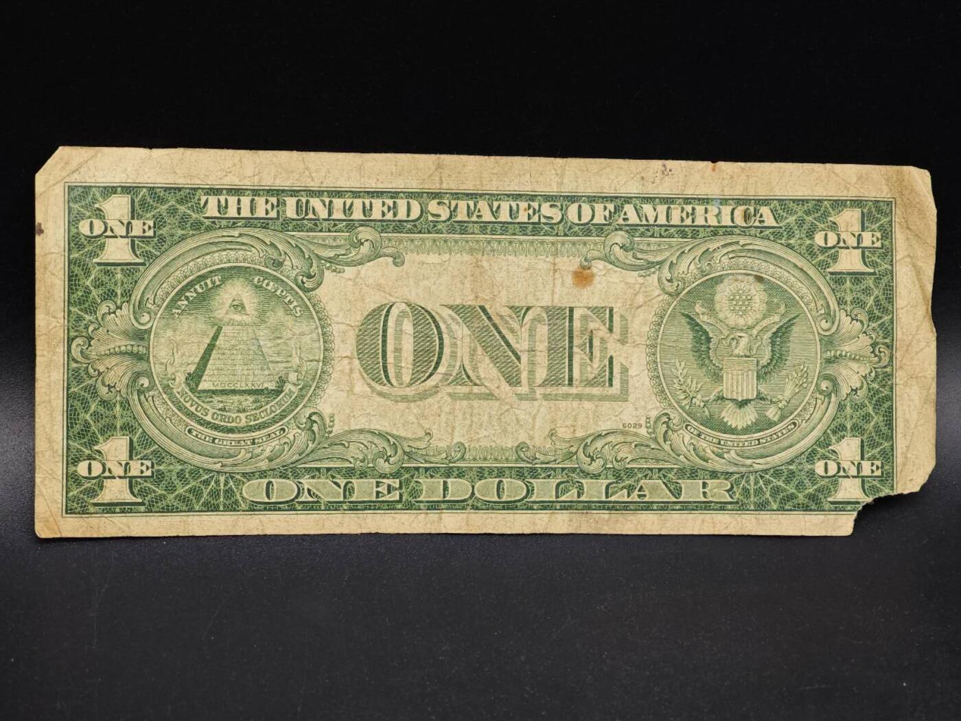 【淘币小摊】实时拍第八百六十四拍   无佣金纸币福利场   年前最后一周 之前的预留小年前全部发出 请更换最新收货地址  美国1935年一元银行券纸币【有折破损】