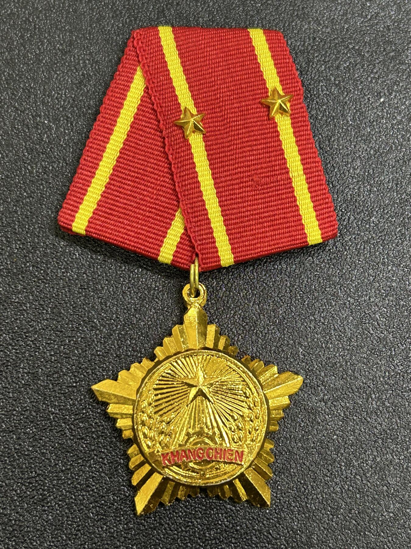 西秦中古拍卖第七十五期 越南二级抗战勋章 