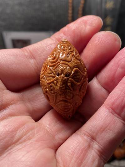 核舟记发源地苏州舟山核雕年末放漏 - 福利苏工核雕，纯手工雕刻吉祥如意个性十足，等待有缘人，市场无同款，尺寸2。39x4.0喜欢的来