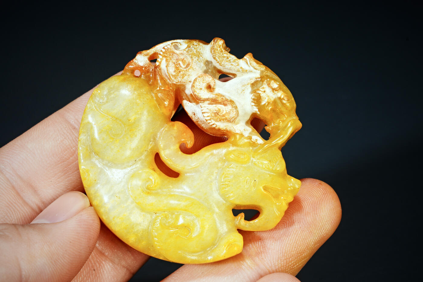 上海都达杂项专场二十一（全场包邮） 古玉子母貔貅挂件90-69