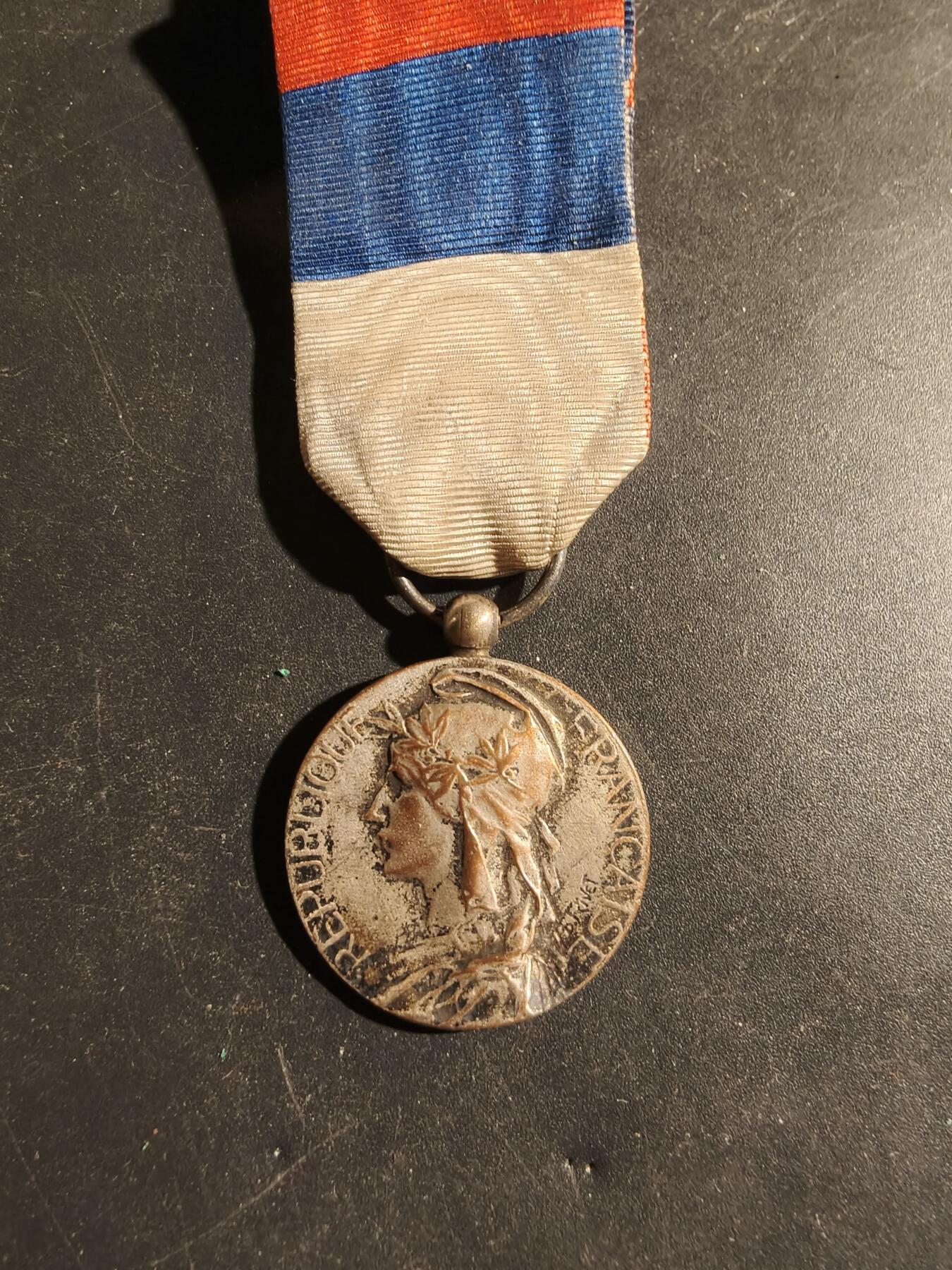 老王徽章第180期 法国银级劳动荣誉奖章   里维特版本