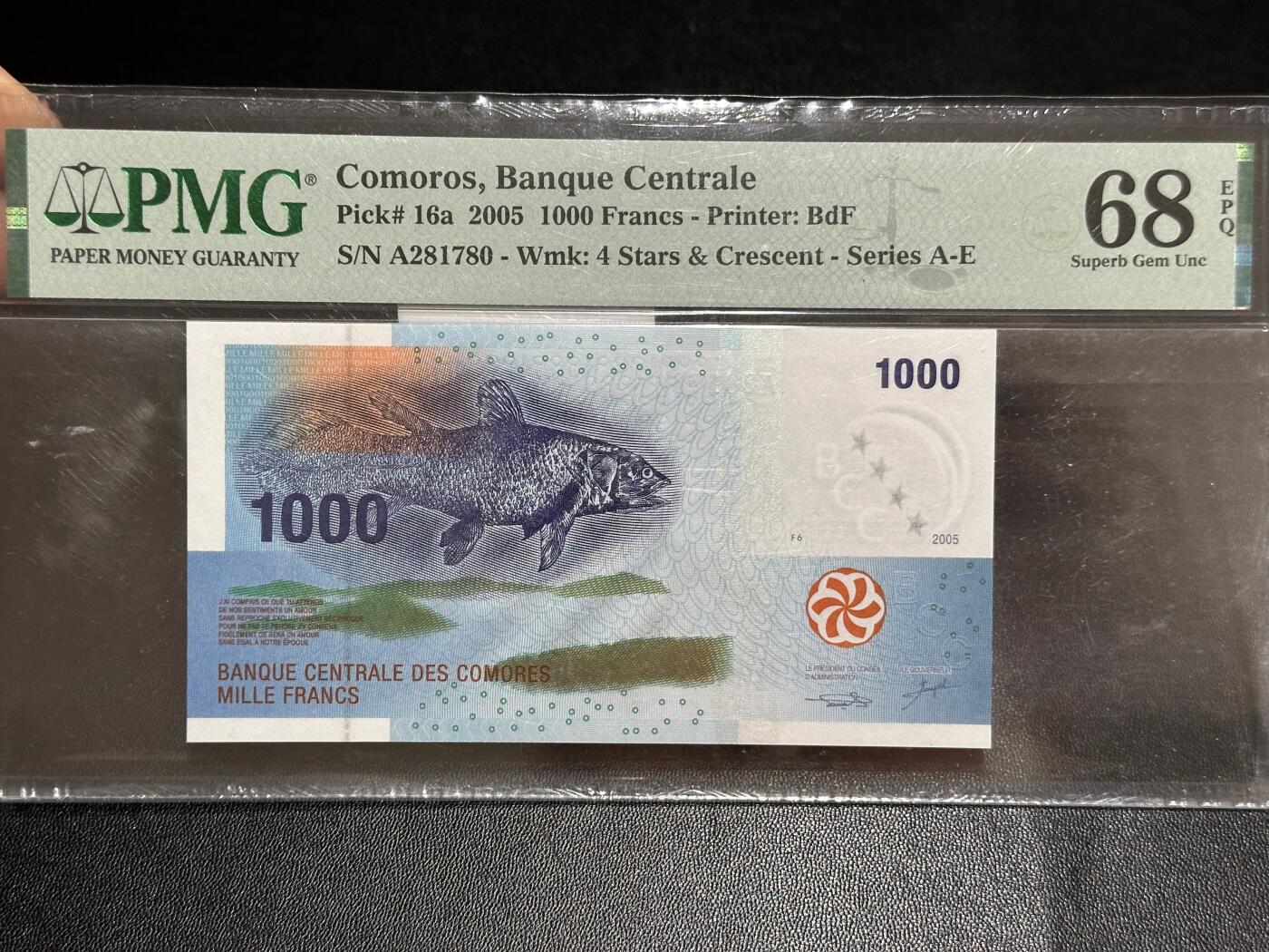 《外钞收藏家》第六百零八期（精选场）（本平台长期征集拍品、欢迎藏友们联系合作） 2005年科摩罗1000法郎 PMG68 获奖钞 A冠