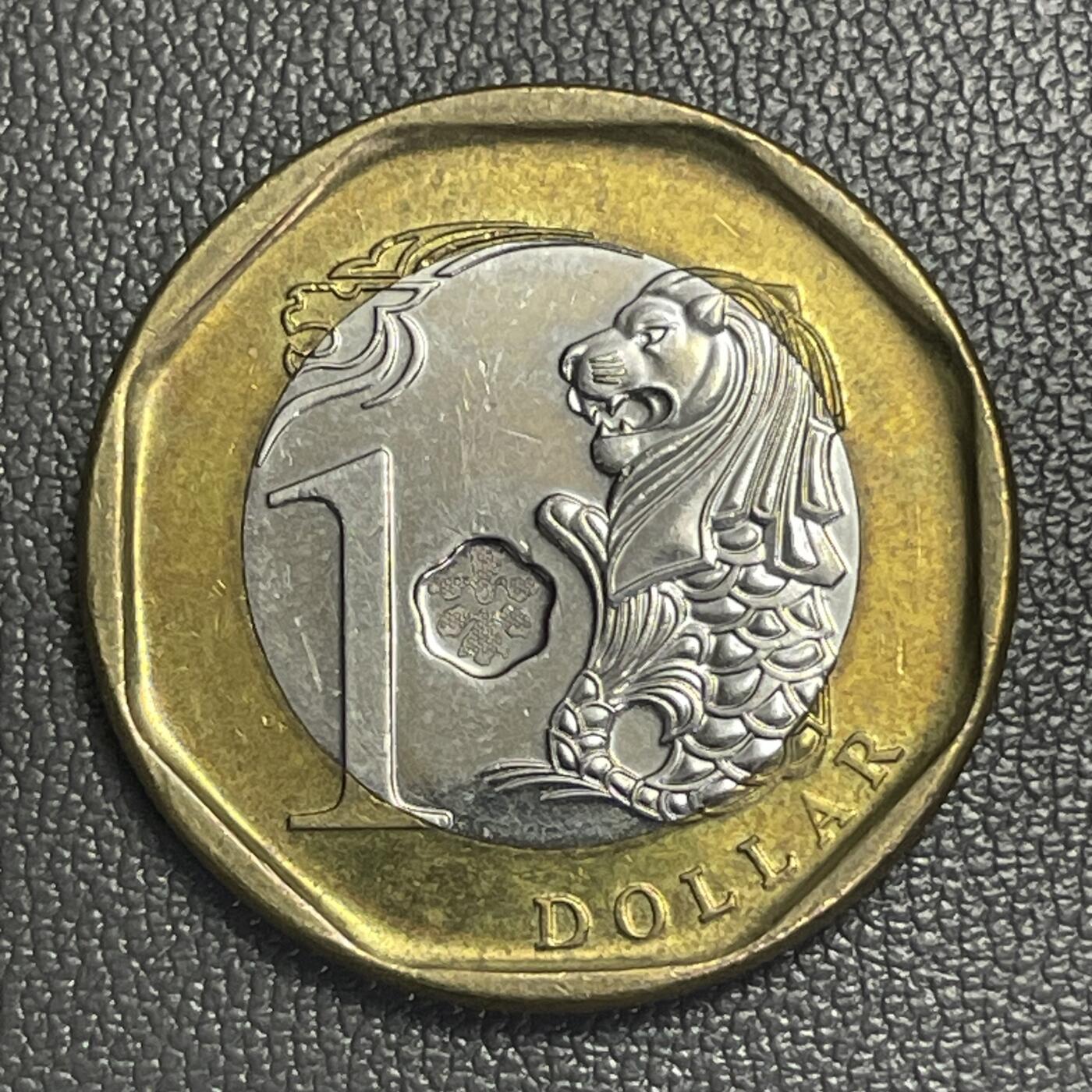 回流0207 新加坡2013年1元双金属币 鱼尾狮