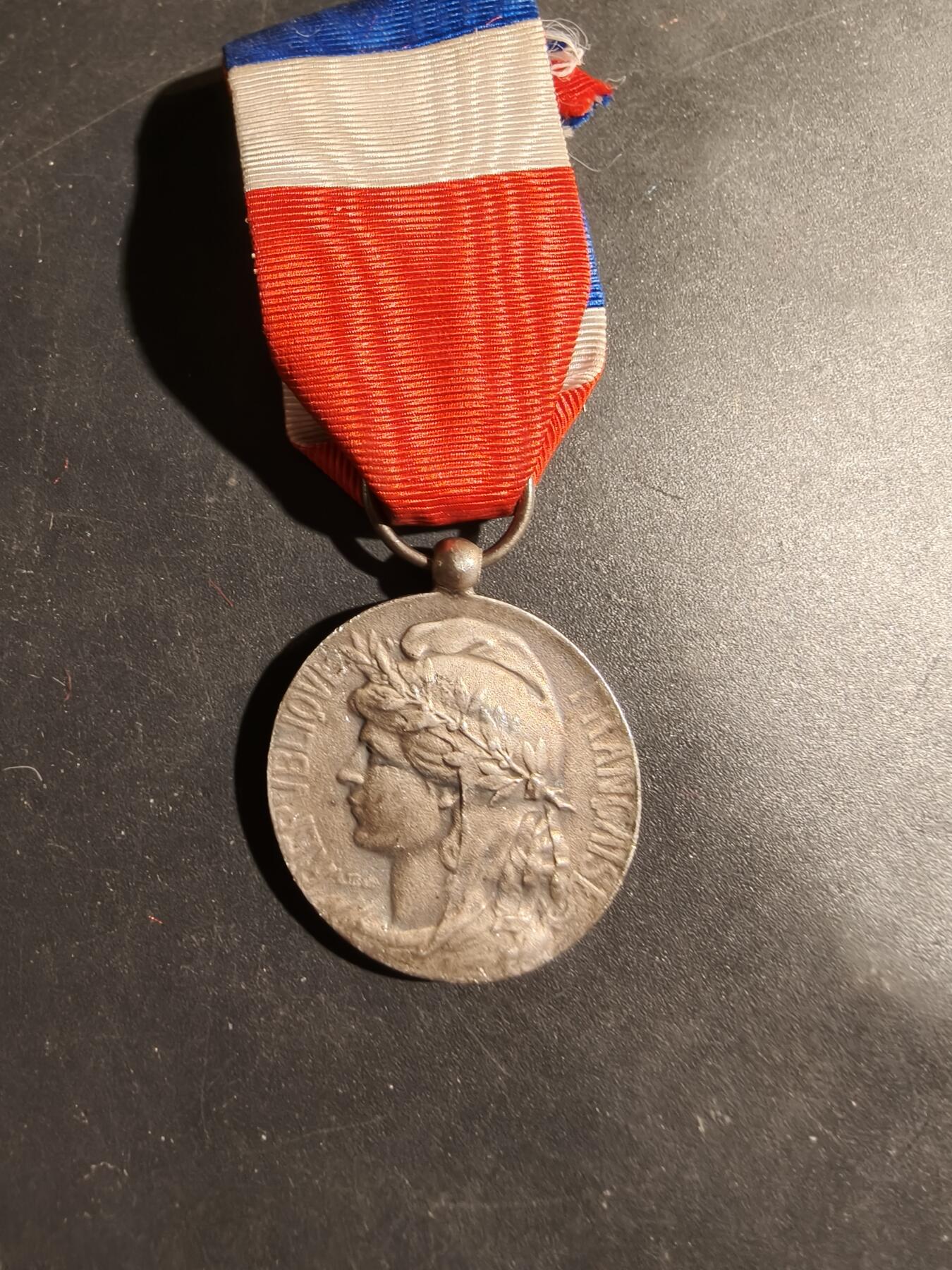 老王徽章第180期 法国银级劳动荣誉奖章   1959年实发