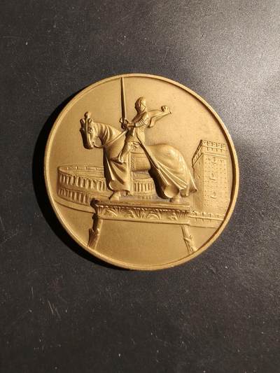 老王徽章第180期 - 意大利斗兽场镀金纪念章     直径50mm    重量47.2g