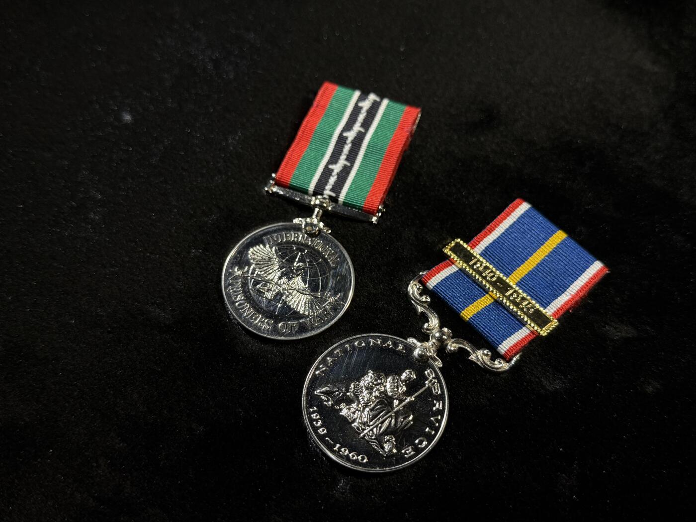 欢庆春节！戎马世界章牌大赏第111期春节大拍 英国战俘奖章套章