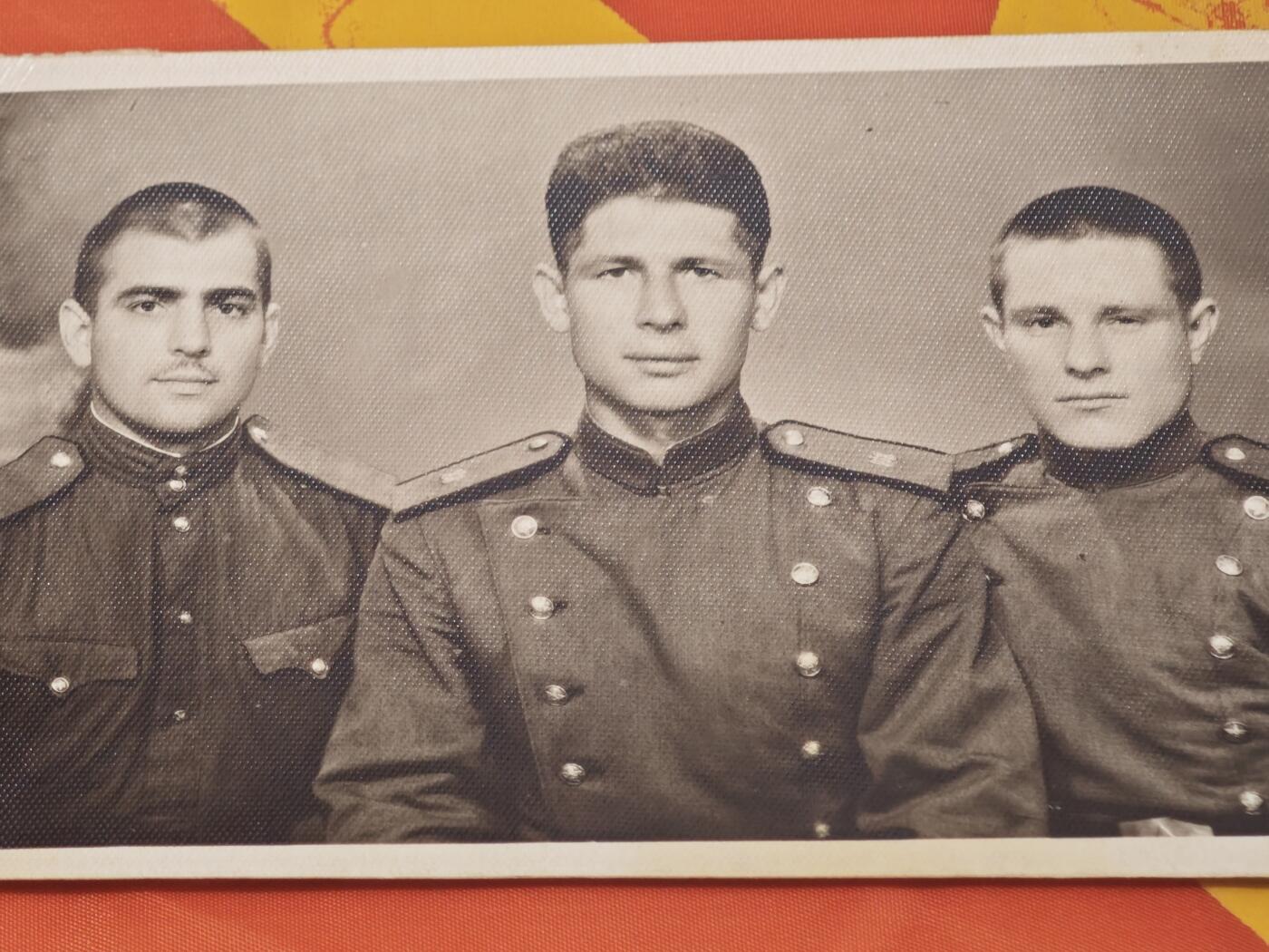 橙子收藏(照片专场)第三期 二战结束后至50年代初（约1945-1955年）拍摄的苏军军官合影照，属于战后苏军重建与冷战初起阶段的影像遗存。