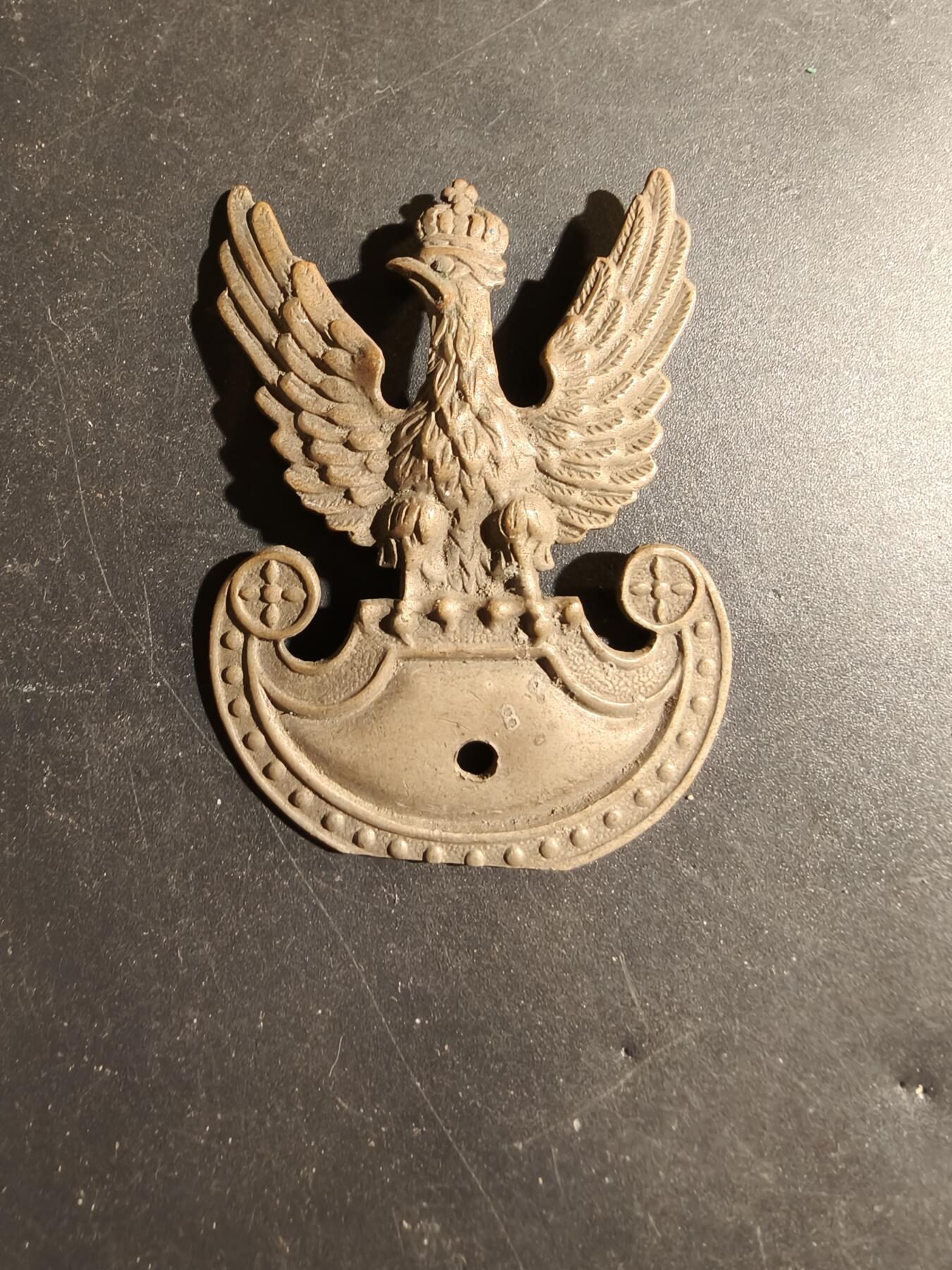 老王徽章第180期 波兰二战流亡政府陆军帽徽