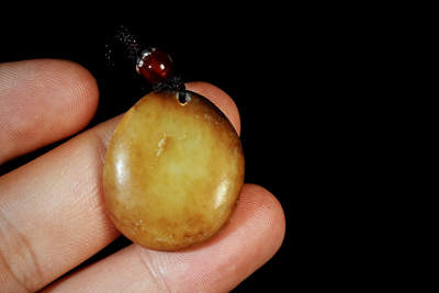 上海都达杂项专场四十七【全场包邮】  天然和田玉精雕《玉兔送福》挂件90-93