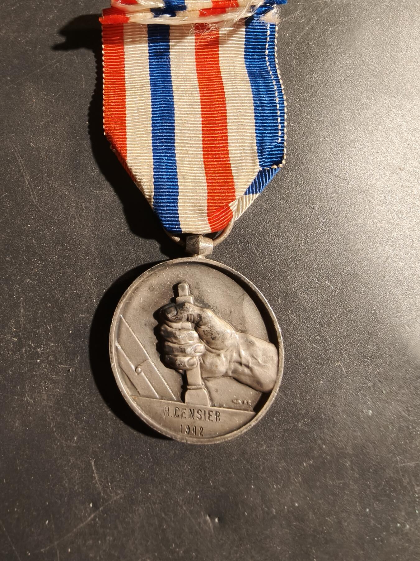 老王徽章第180期 法国银级铁路服务奖章   1942实发   维希版