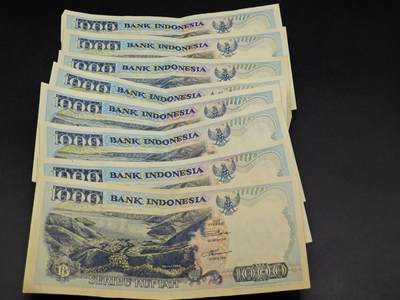 【淘币小摊】实时拍第八百六十四拍   无佣金纸币福利场   年前最后一周 之前的预留小年前全部发出 请更换最新收货地址  - 印尼1000卢比纸币8张【有折】