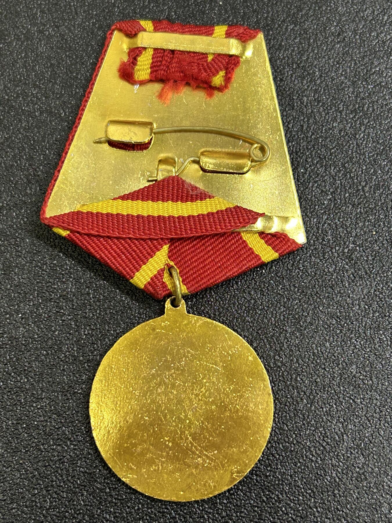 西秦中古拍卖第七十五期 越南决胜旗帜勋章