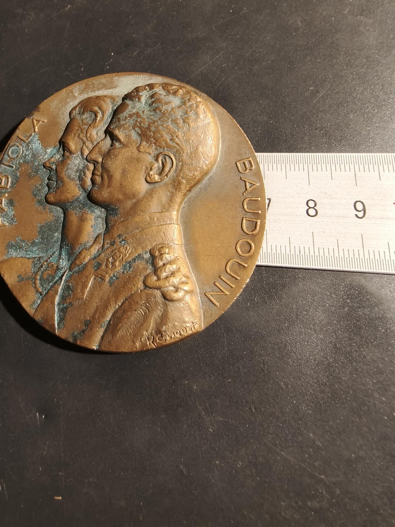 老王徽章第180期 比利时1960年向国王博杜安致敬大铜章     高浮雕     直径70mm    重量162g