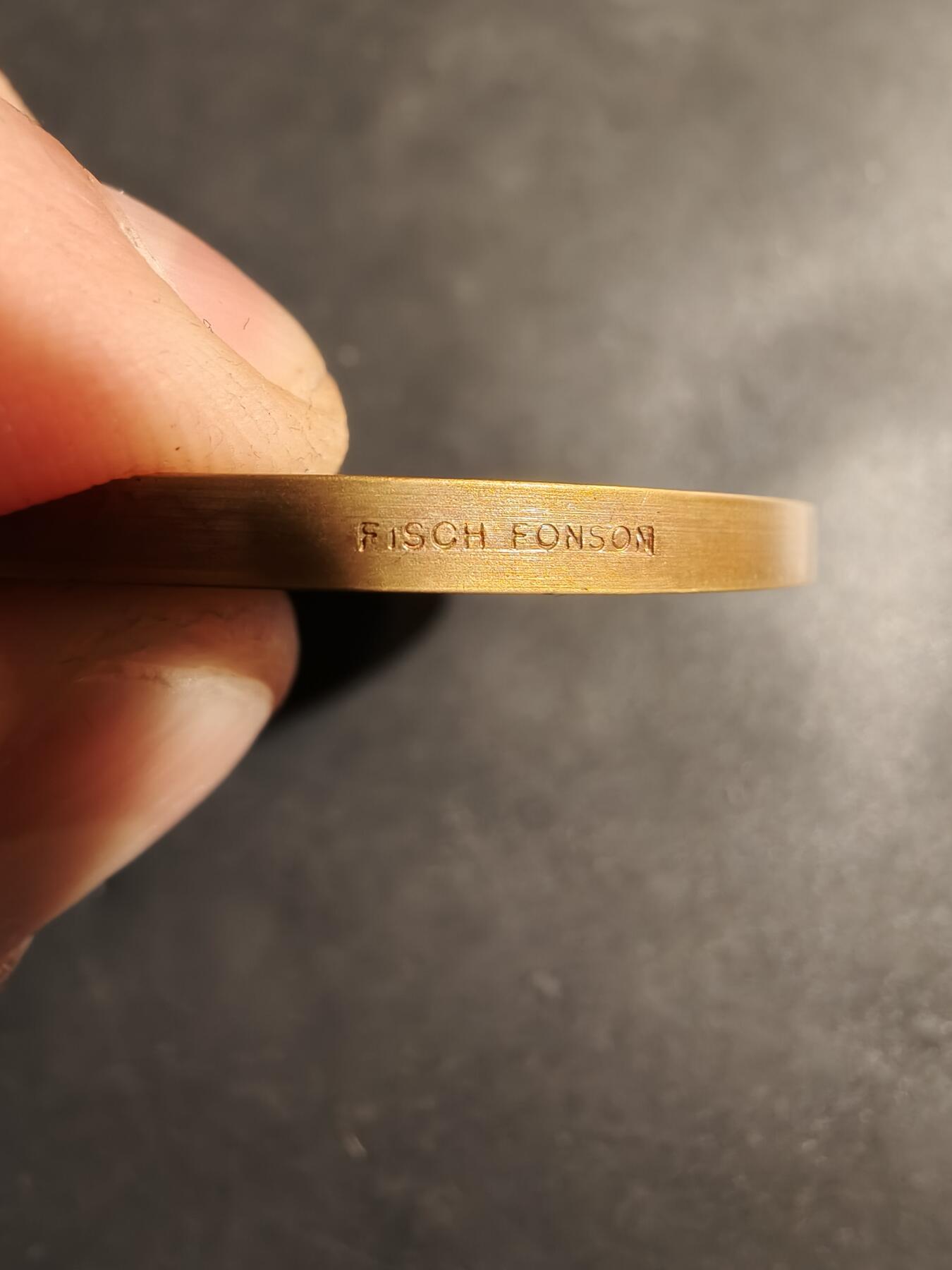 老王徽章第180期 比利时图尔奈市大铜章     原盒    直径50mm    重量51.3g